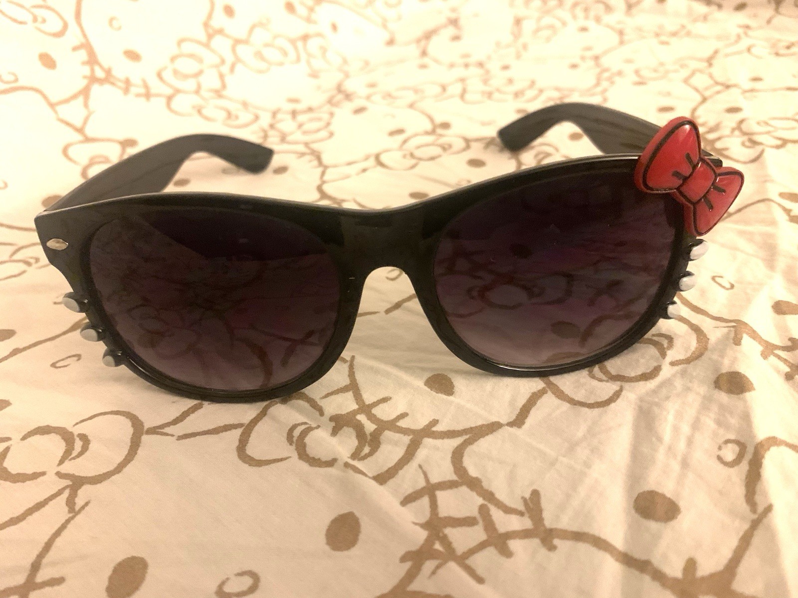 Hello Kitty Novelty Cat Eye Sunglasses Black Plastic Frame Purple Gradient Lens