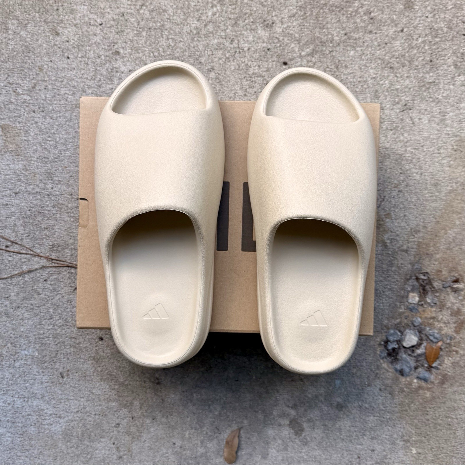 adidas Yeezy Slides ‘Bone’ 2022 FZ5897