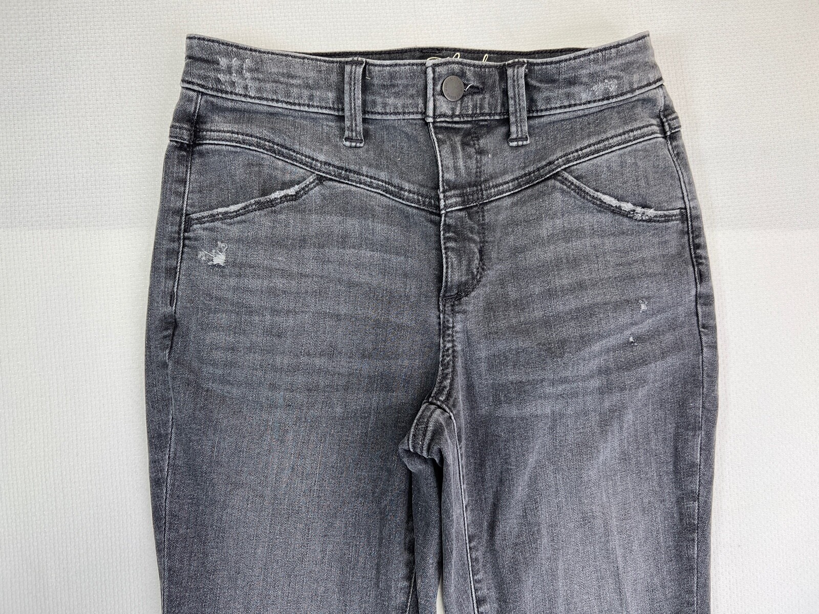 Universal Thread Jeans Women’s Size 2/26R Gray Denim High Rise Skinny