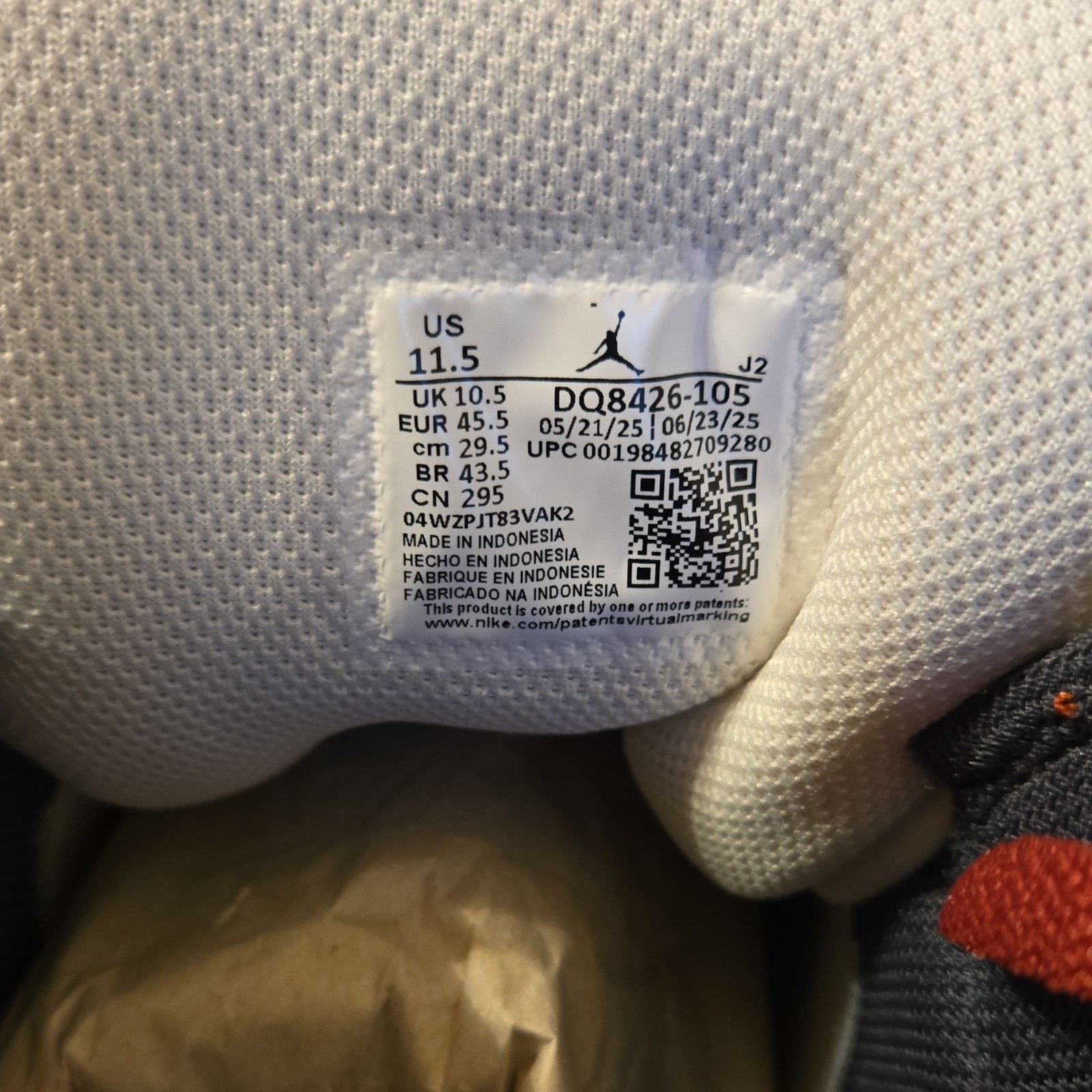 AIR JORDAN 1 MID (SAIL/MIDNIGHT/GREEN)