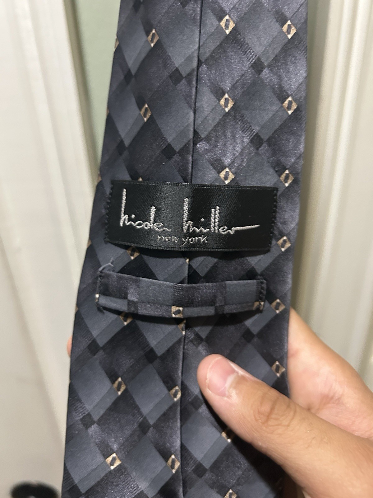 Nicole Miller New York Men’s Designer Tie Necktie, Gray Black Geometric Pattern
