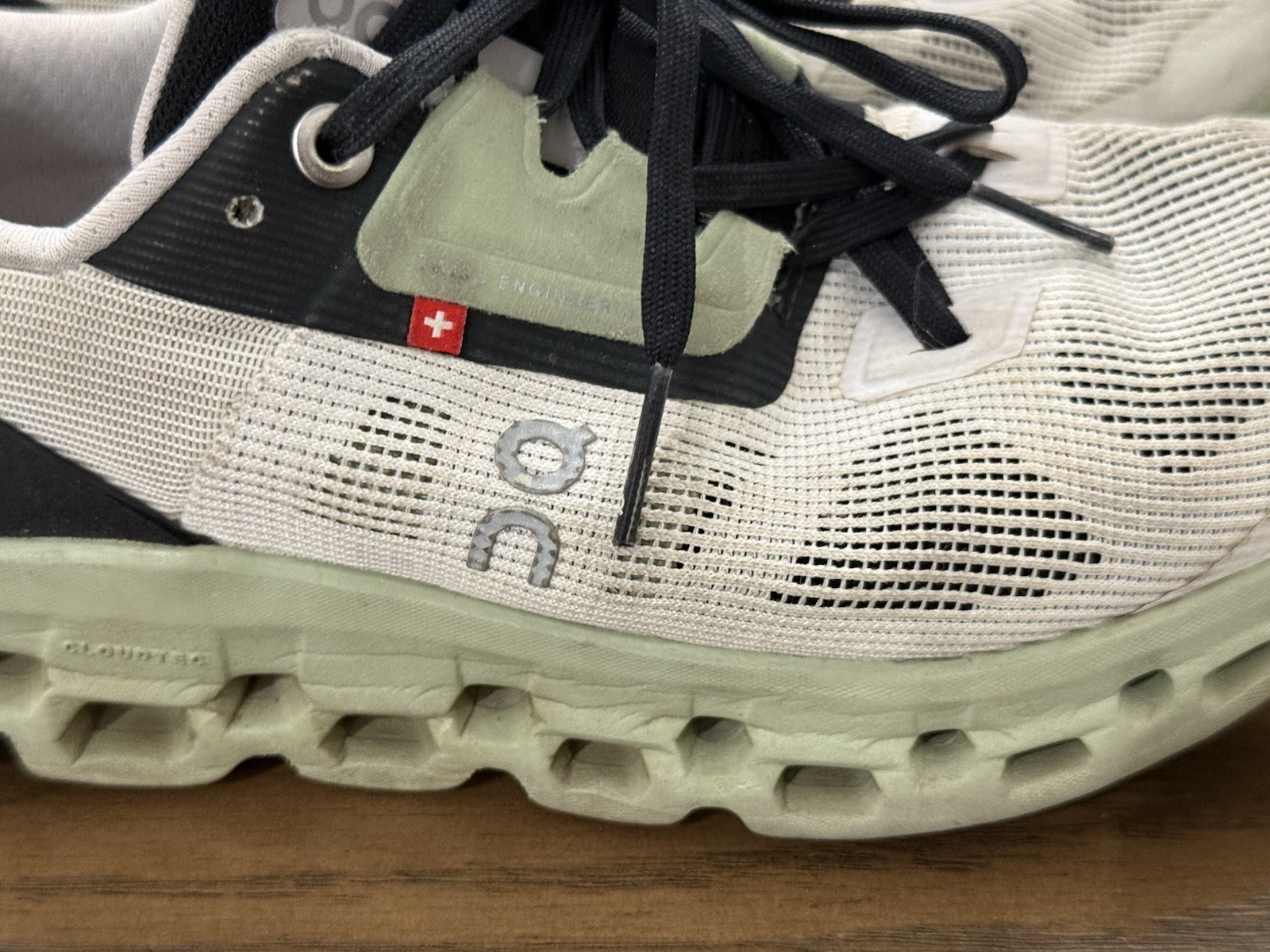 On Cloud Cloudstratus White Black Sage Green Running Shoes Sneaker Womens 5 READ
