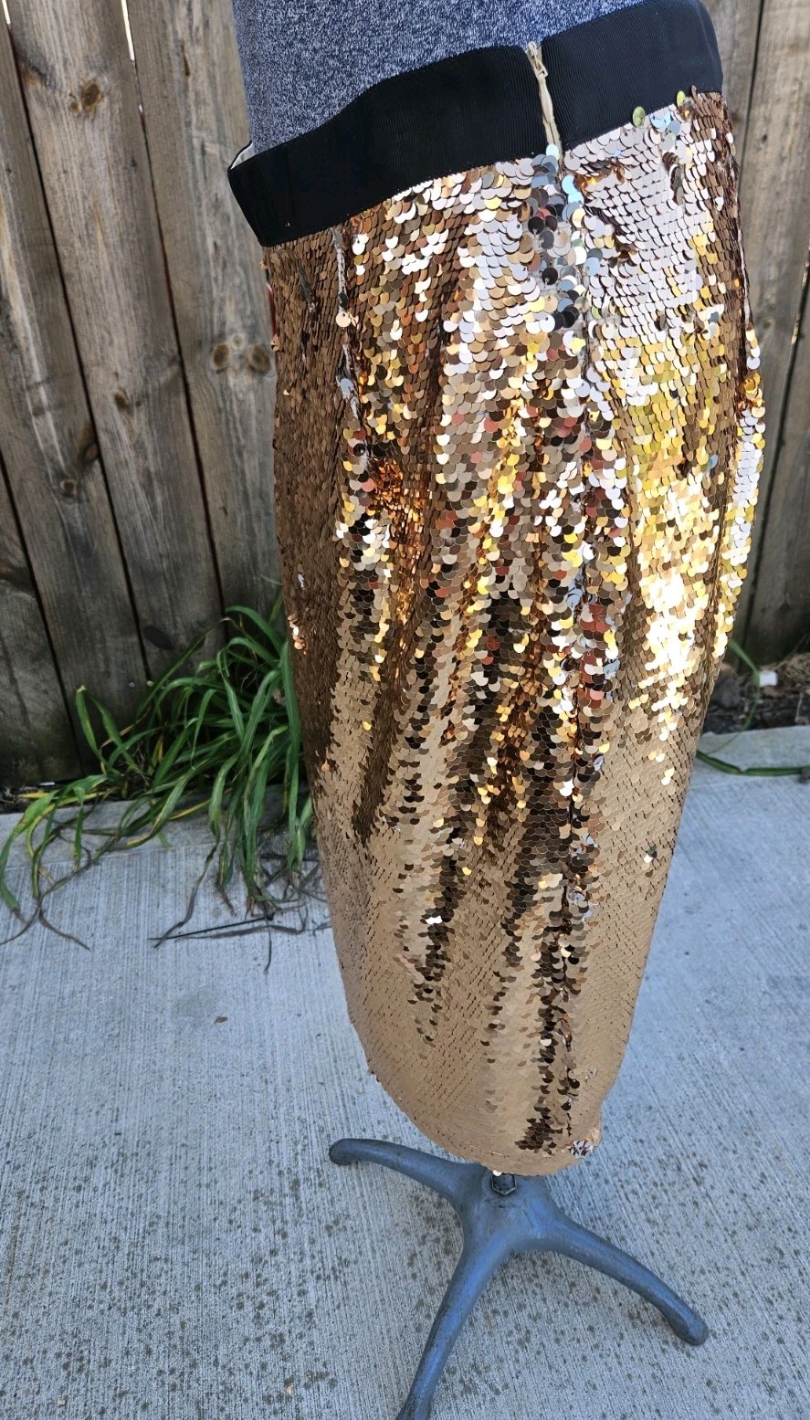 Jolie Moi Sequin Skirt Size L Rose Gold