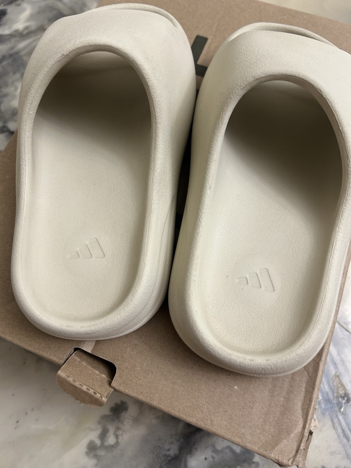 adidas Yeezy YZY Slide Bone Beige Men’s US 4/Women’s 5.5 Slip-On Sandal FZ5897