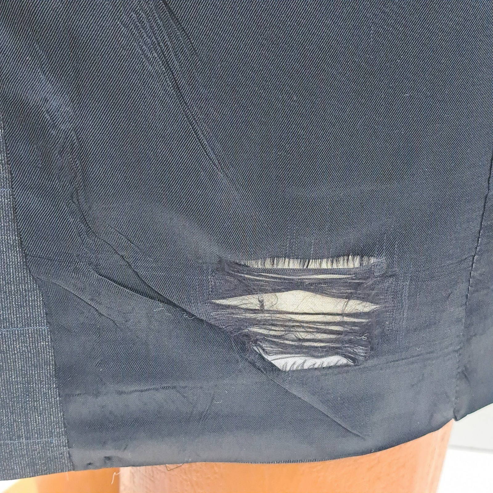 Tom James Mens 42R Gray Plaid 2 Piece Suit Corporate Image Pleated Pants 34×30