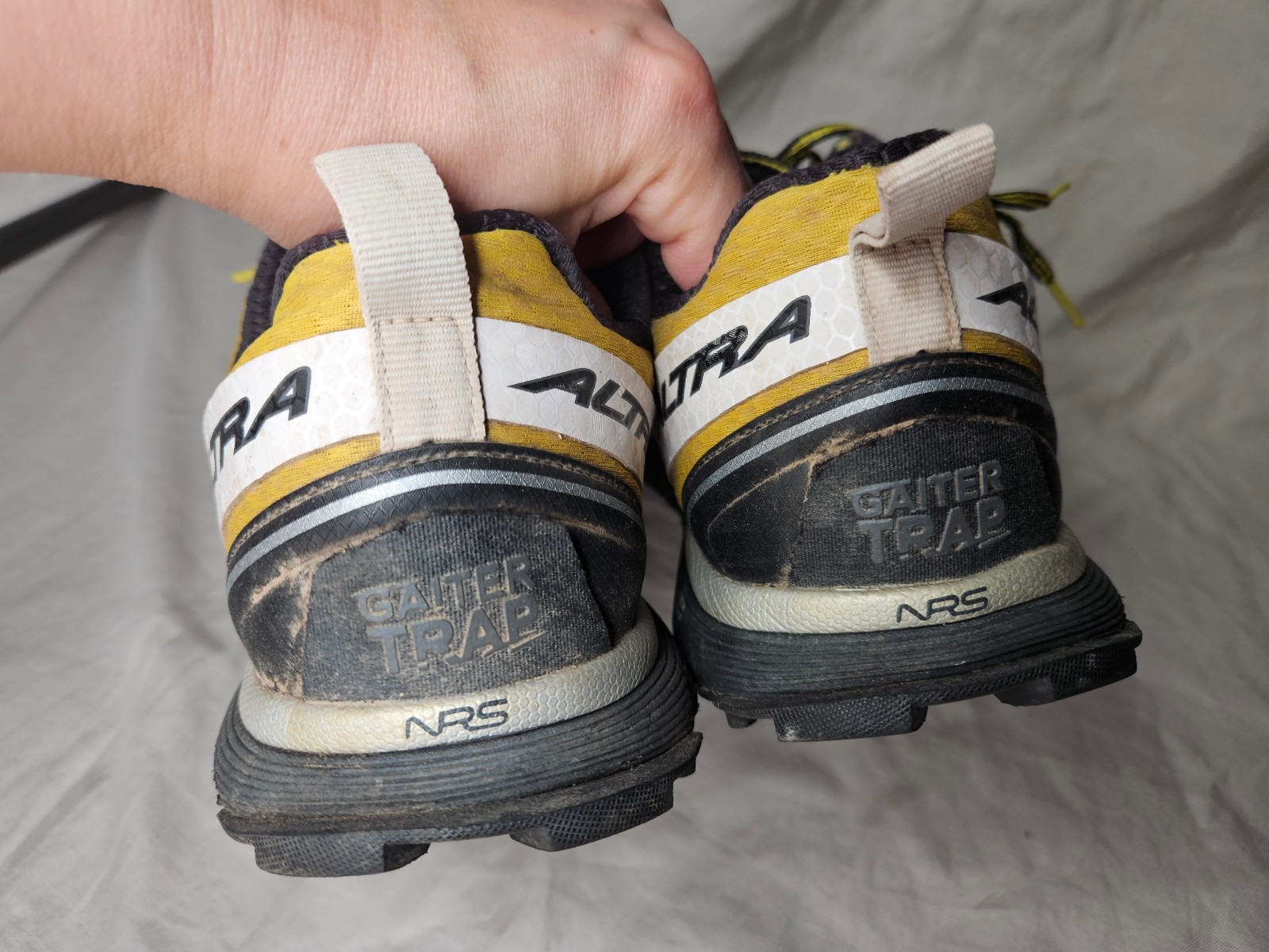 Altra Lone Peak 2.0 Trail Running Shoes Mens SZ 12 Yellow Black Walking Seakers