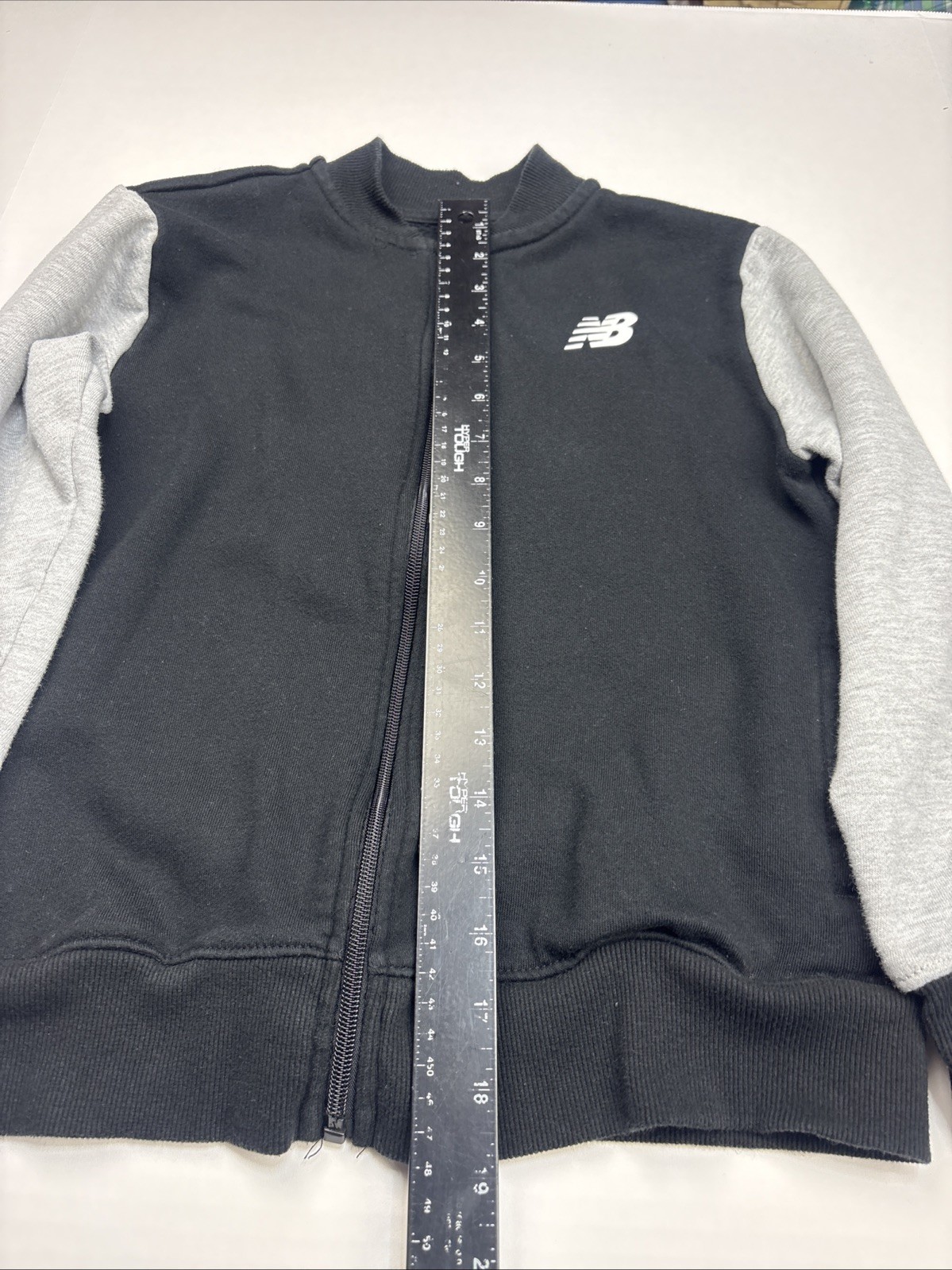 New Balance Boys Kid Size 10 Sweatshirt Black Gray Full Zipper Cotton Poly Blend