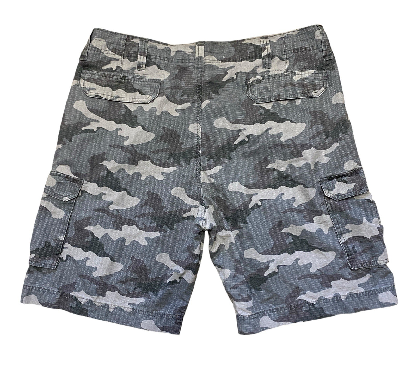 Genuine Wrangler Camo Cargo Shorts Size 40 Camouflage Relaxed Fit Hike Travel