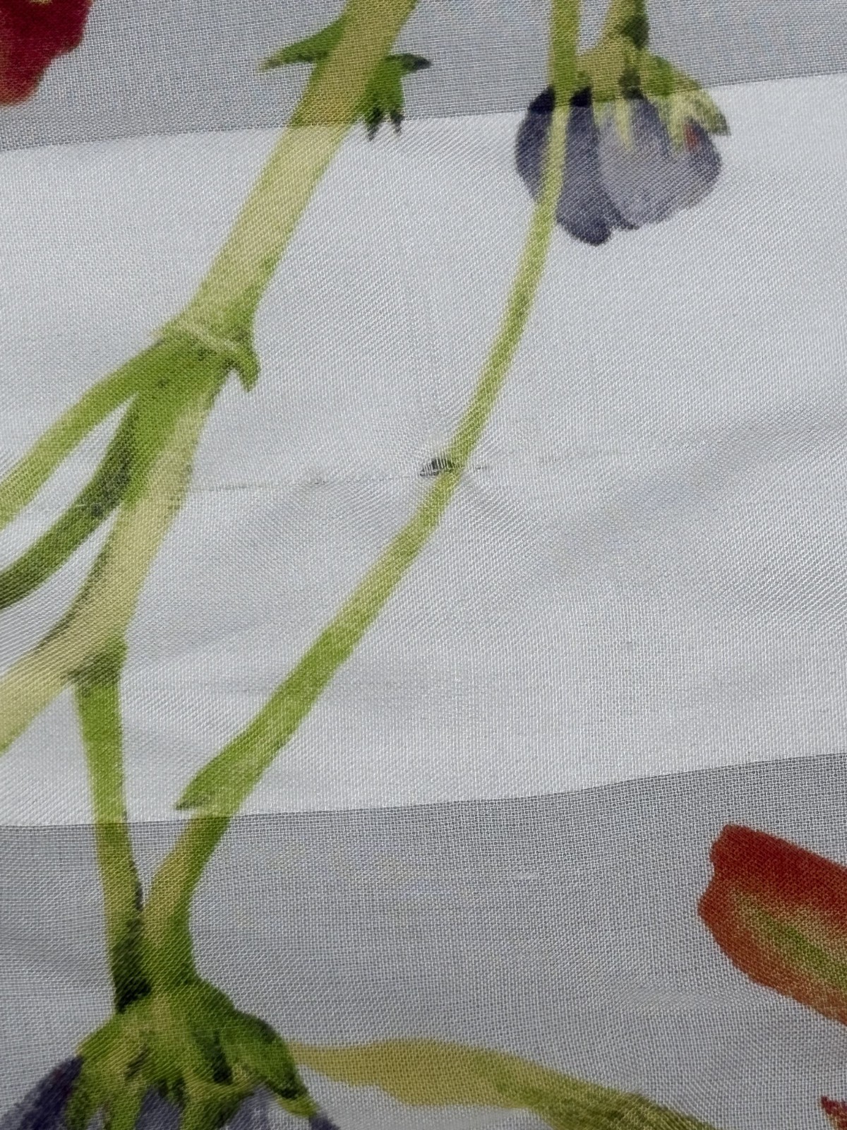 Kenneth Cole Handkerchief Floral Design New York 20″ x 19.5″ All Silk Womens
