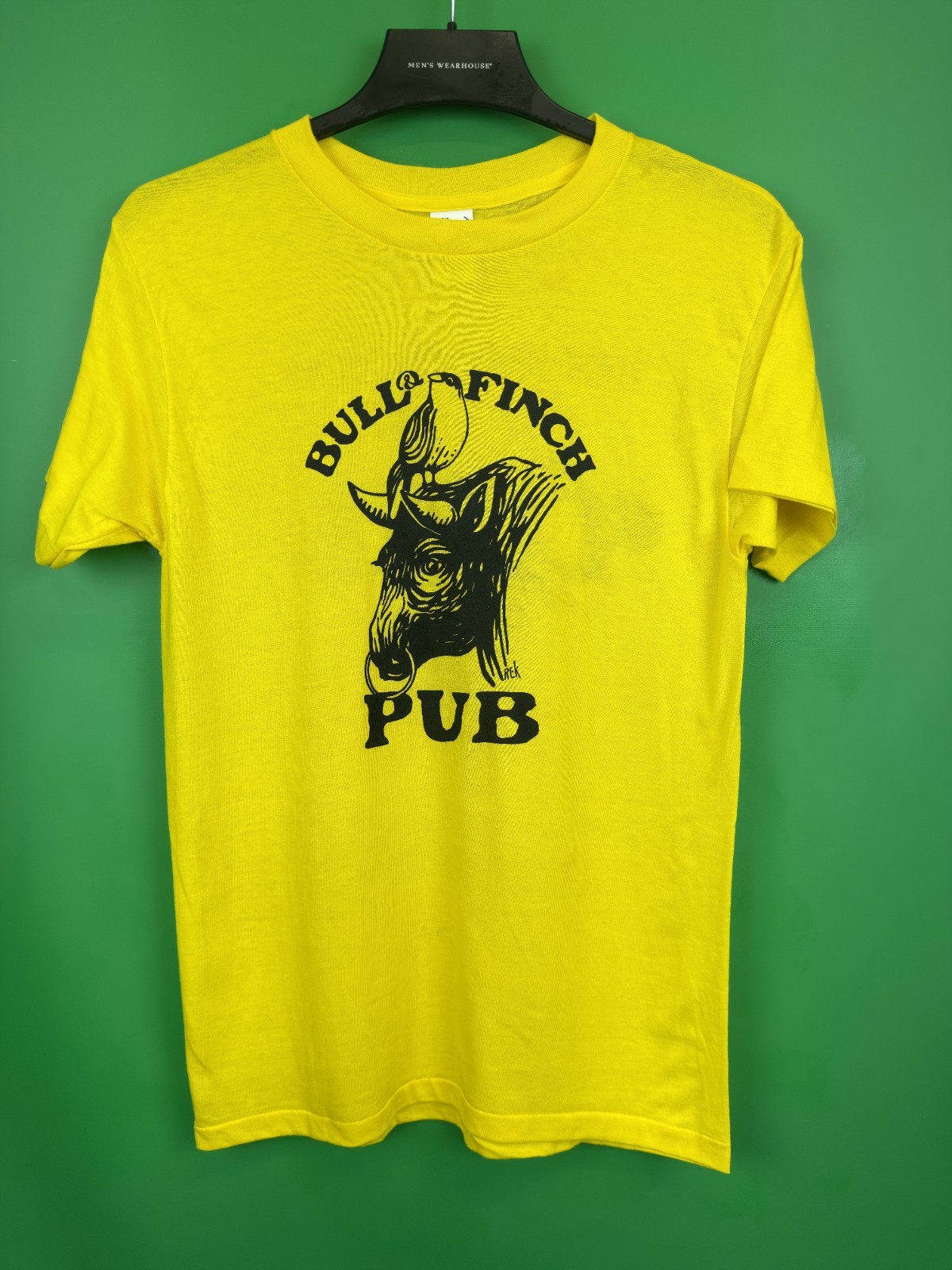 Vintage Ched by Anvil Cheers TV Show Bull & Finch Pub T-Shirt Men’s Large Yellow