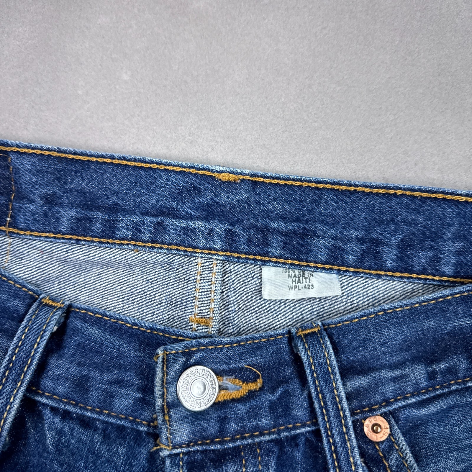 Levis 501 Jeans Mens 32×34 Blue Button Fly Denim Pants Thrashed Faded (Tag34x36)
