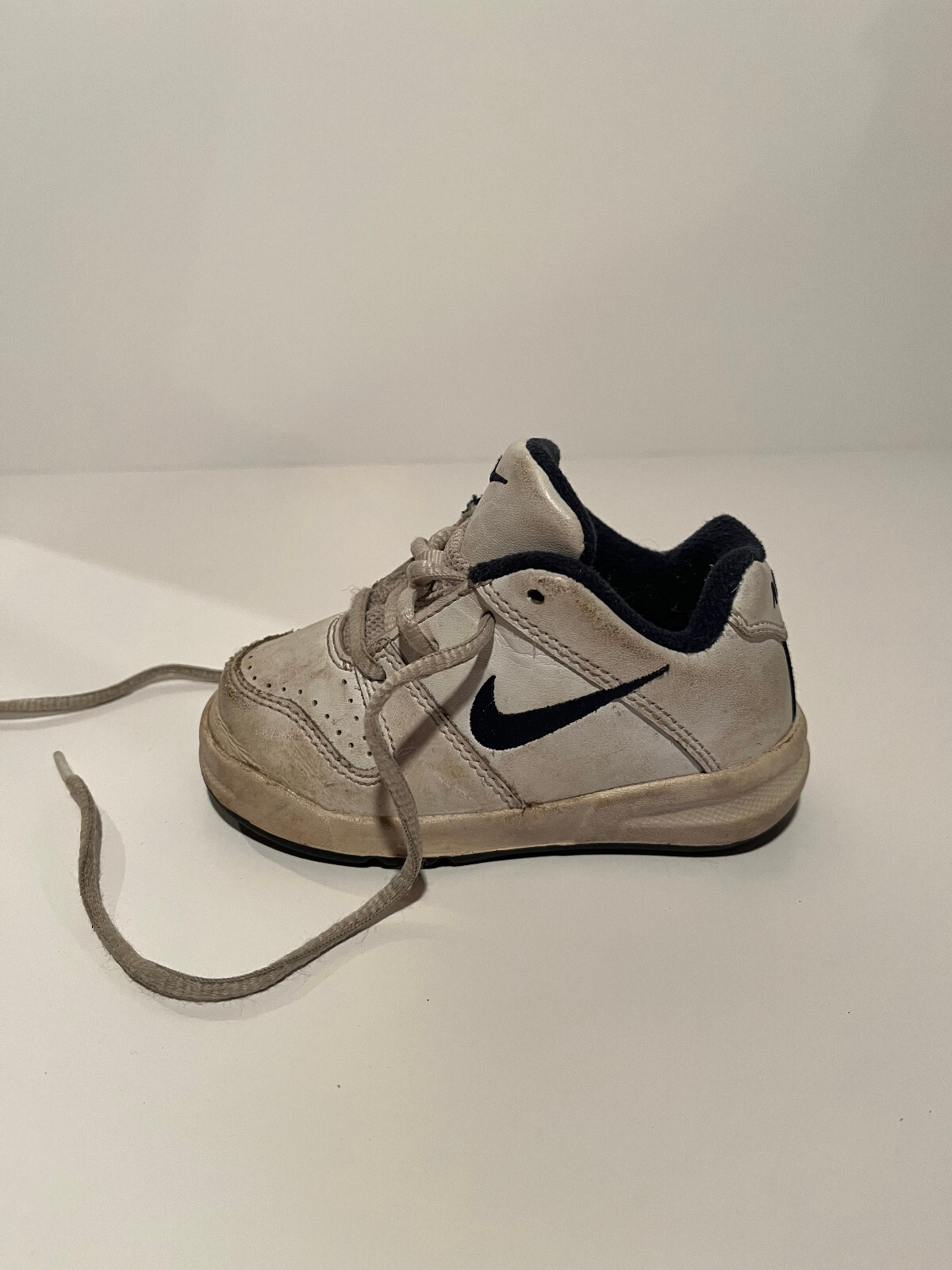 USED Nike White Navy Blue Toddler Shoes Size 5C Sneakers (See Item Description)