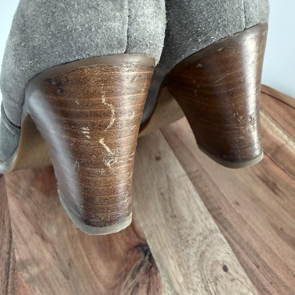 Susina Boots Womens Size 7W Gray Suede Ankle Booties Side Zip Stacked Heel Wide