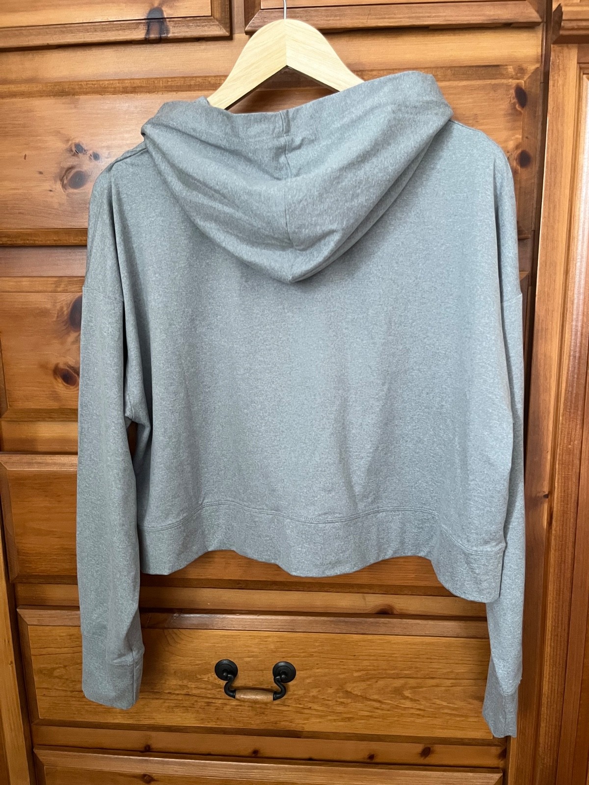 Fabletics Cloud Jersey Hoodie Women’s Cropped Size M Grey Kangaroo Pocket