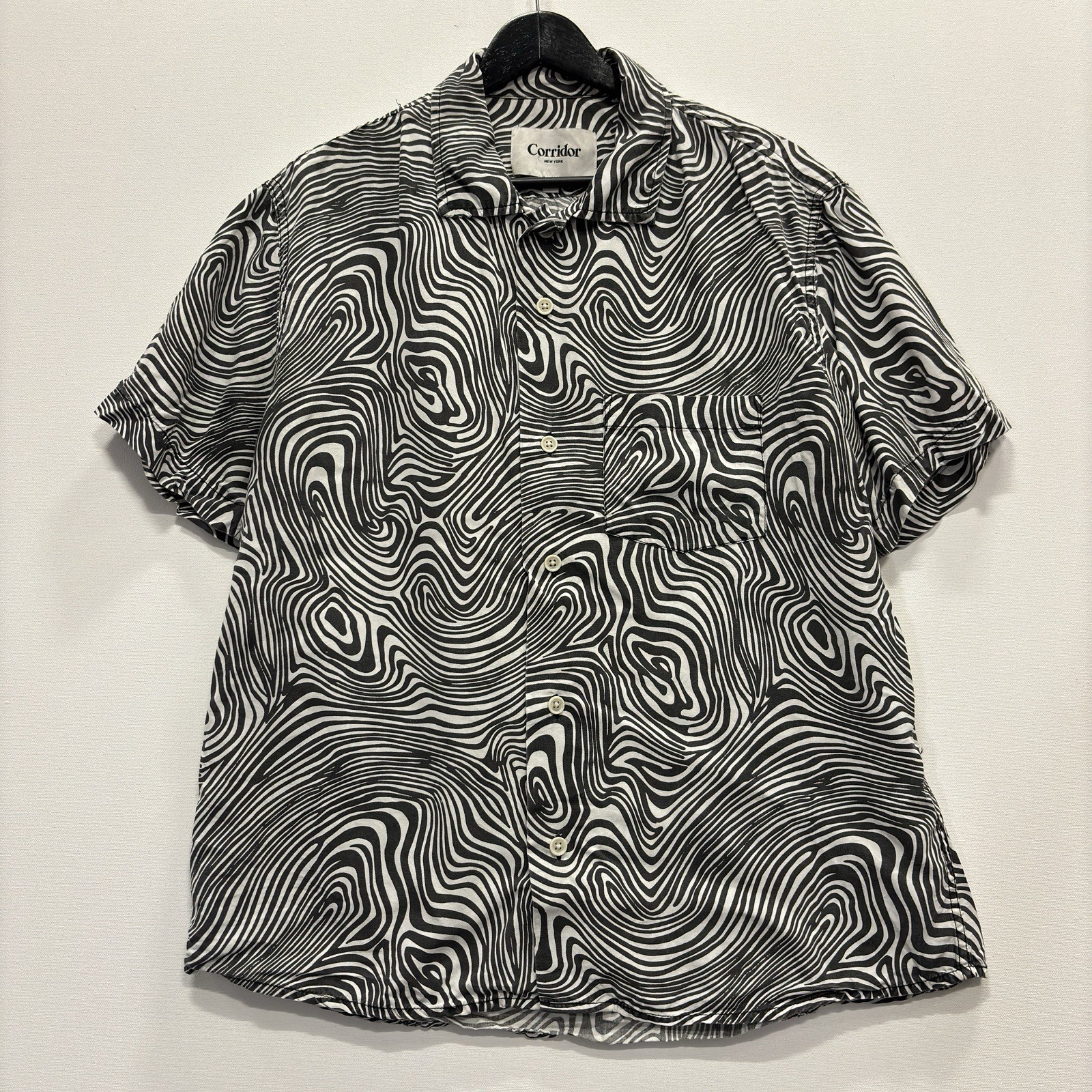 Corridor NYC Mens Contour Camp Collar Shirt Button Size Medium EUC Swirl Black