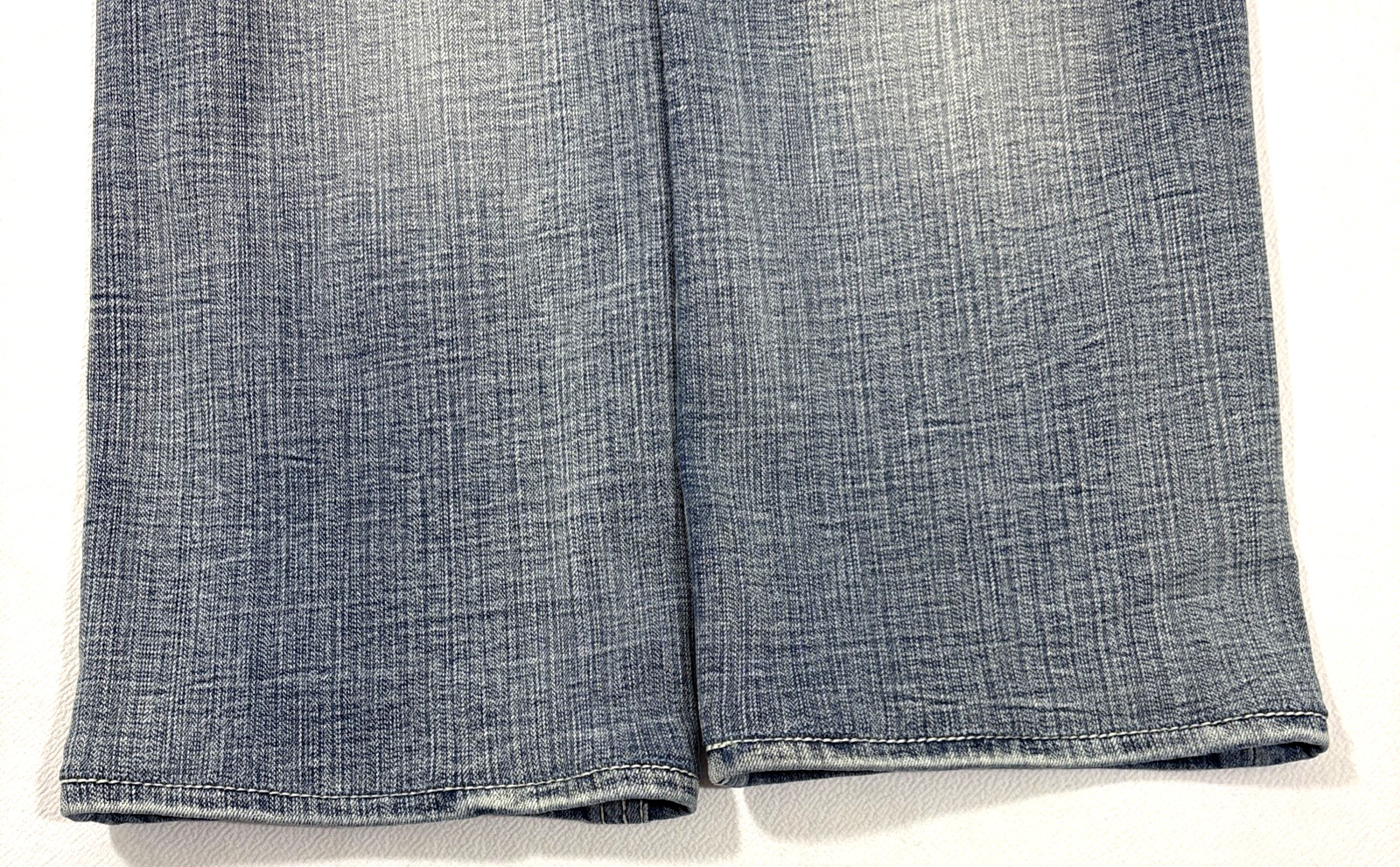 Salvage Buckle Mayhem Jeans Mens 33R Straight Fit Light Wash Whiskered Denim EUC