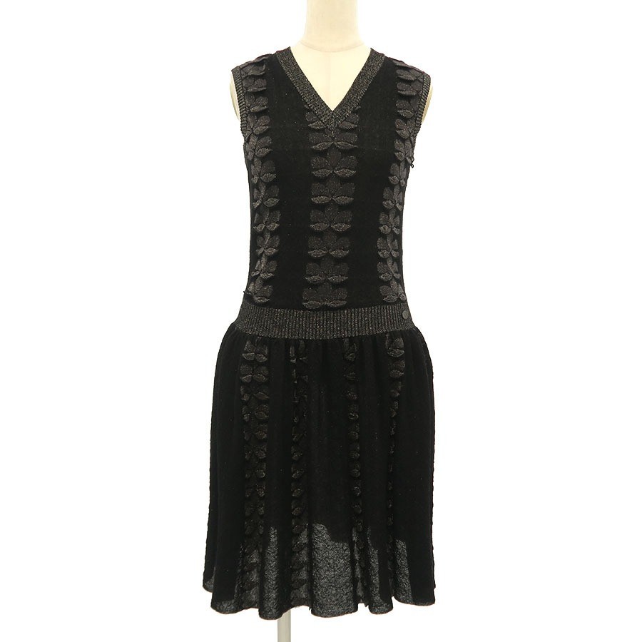 CHANEL Sleeveless V-Neck Knit Dress Gold Lurex P53294K06892 Size 34 Authentic