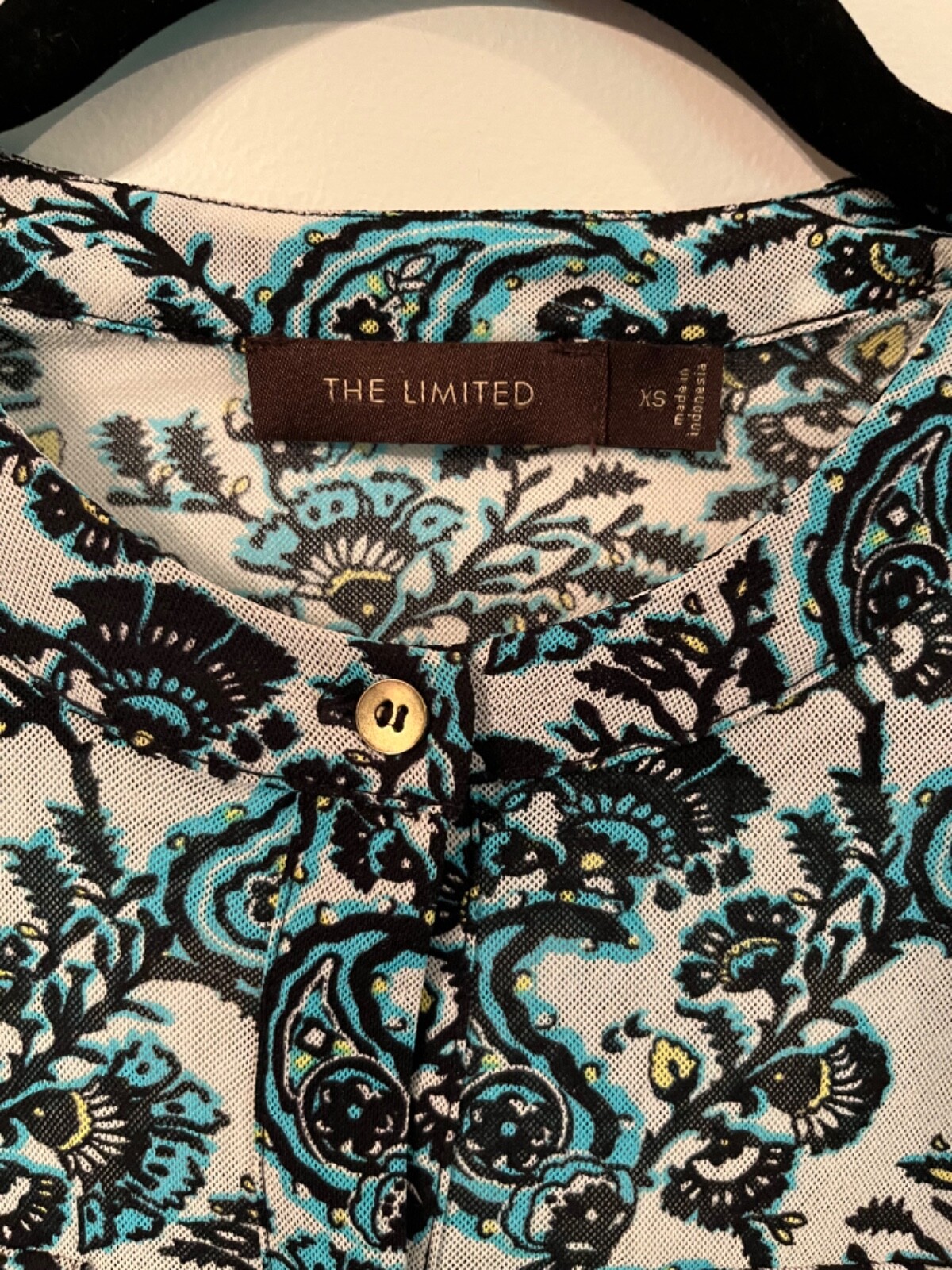 THE Limited Paisley Floral Multicolor Sleeveles Blouse Top Button Accent Boho XS