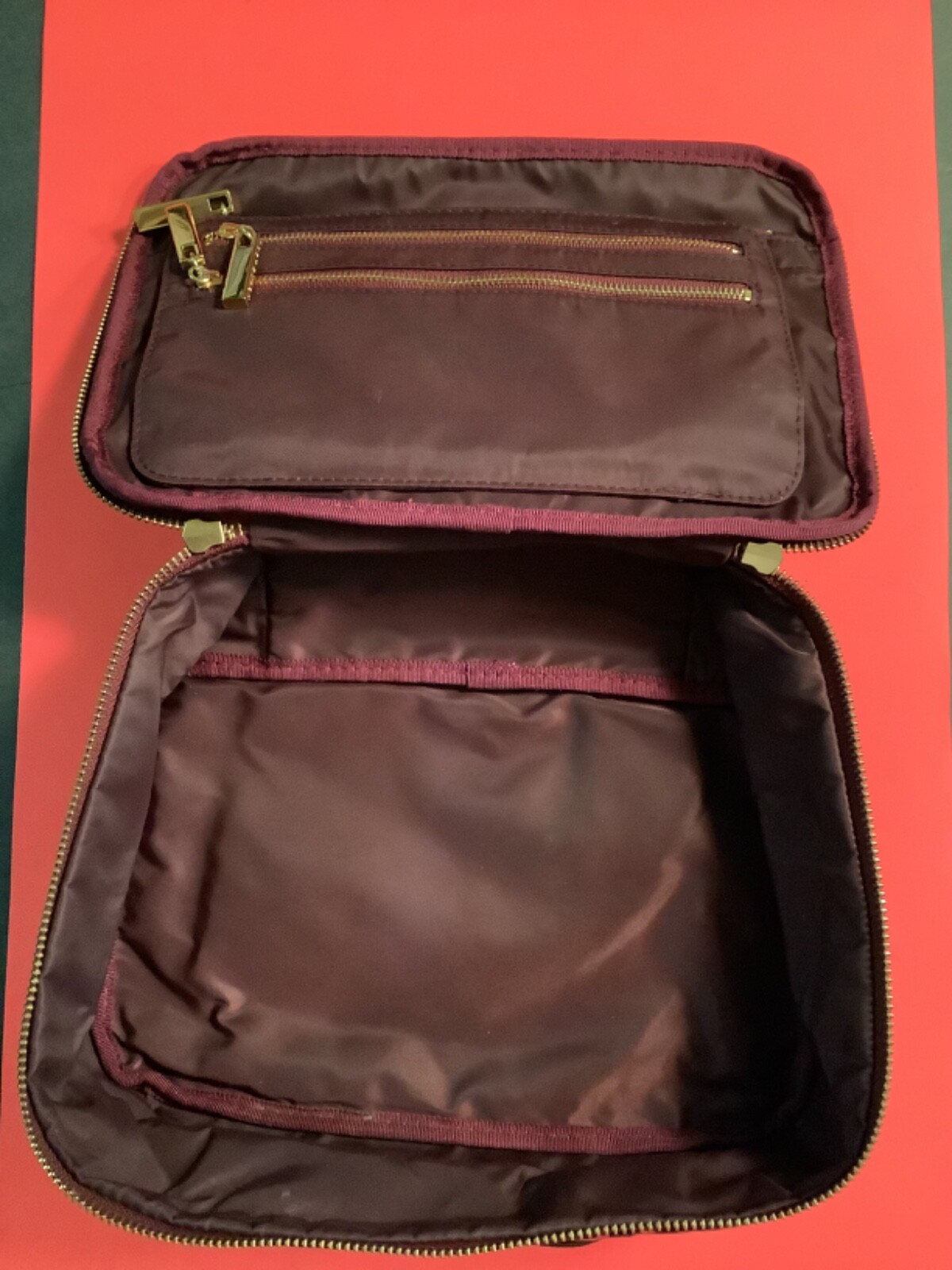 Tory Burch COSMETIC / TRAVEL BAG with Detachable Compartment 10” X 7” X 3”