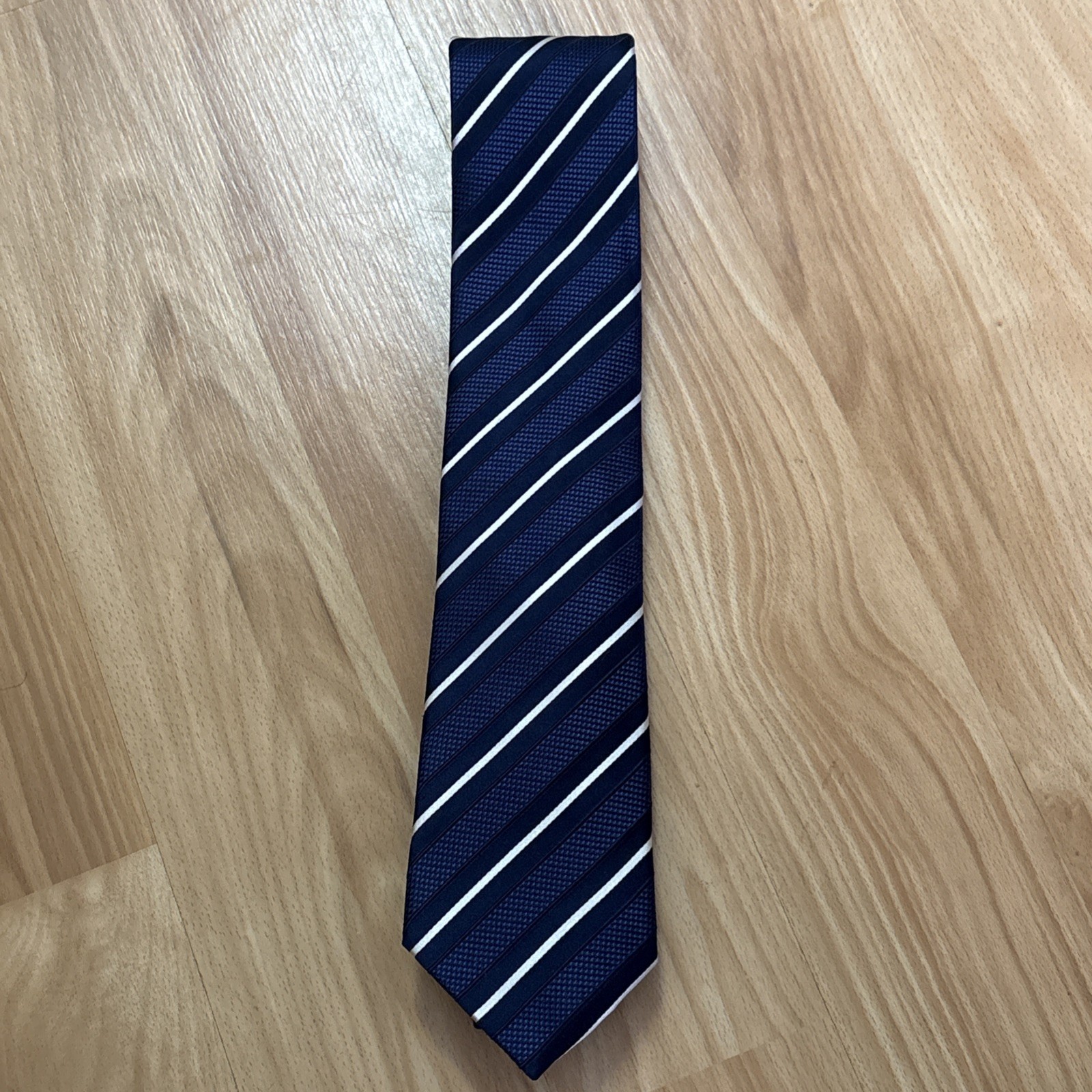 Donald J Trump Signature Collection Men’s Silk Tie Necktie Blue Striped