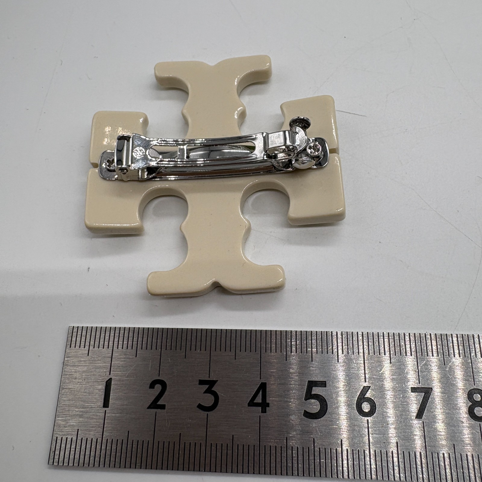TORY BURCH accessory barrette with rhinestones and logo, white, no. 195