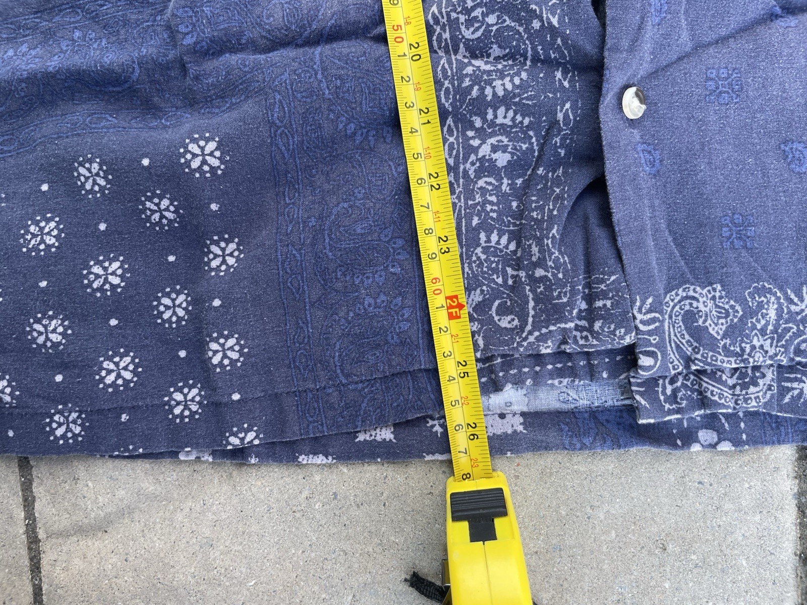 Urban Outfitters BDG Men’s Short Sleeve ButtonUp Blue Paisley Design Size Medium
