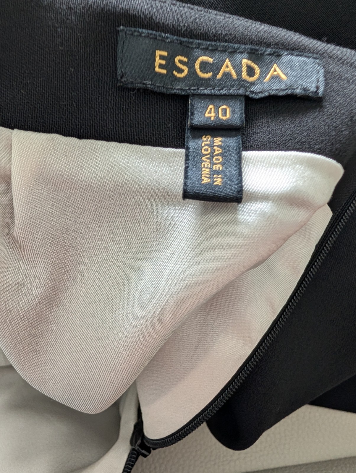 $650 Escada wool black and white straight midi skirt 40 10 L