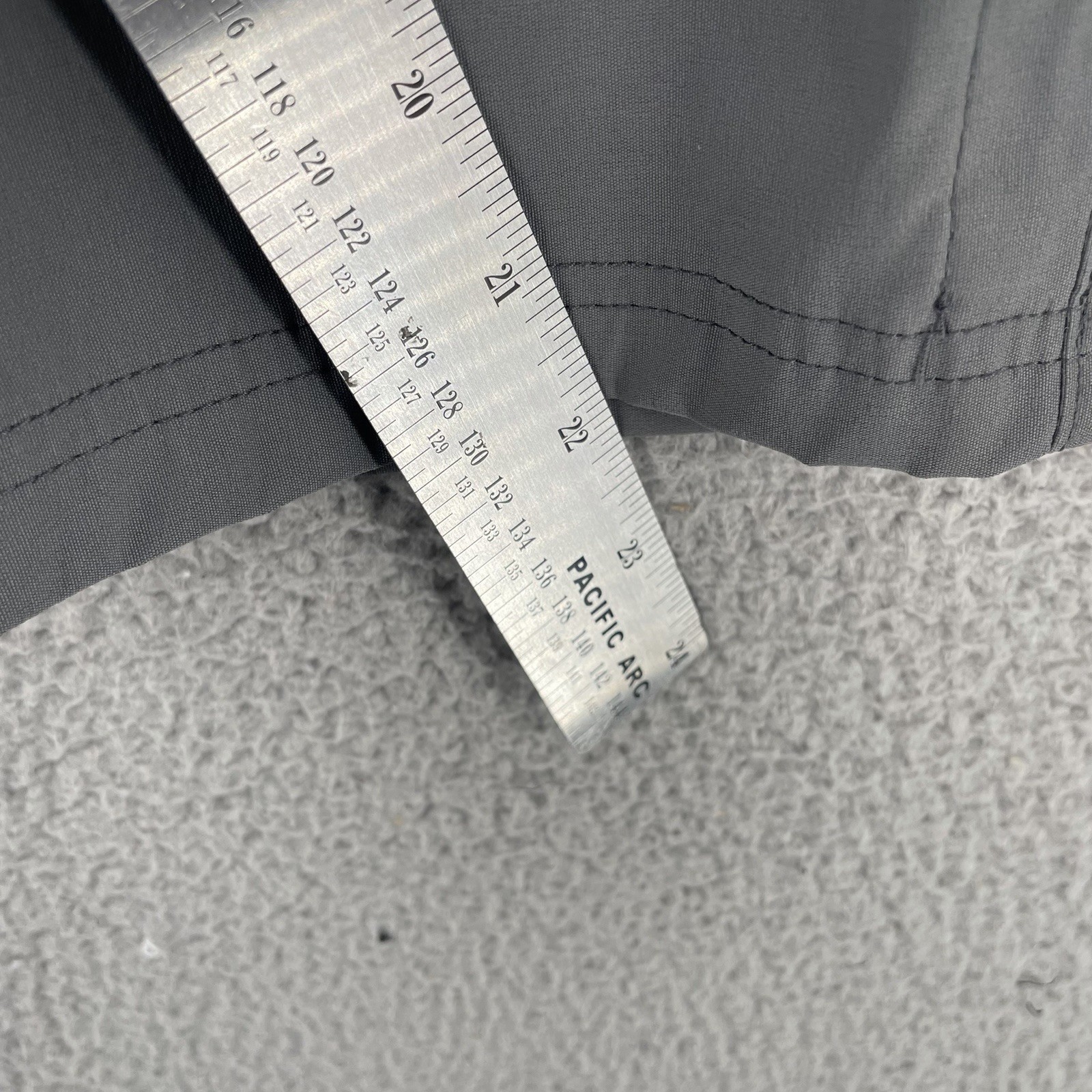 Eddie Bauer Rainier Capri Hiking Pants Chino Women’s Size 4 Nylon Gray 11938