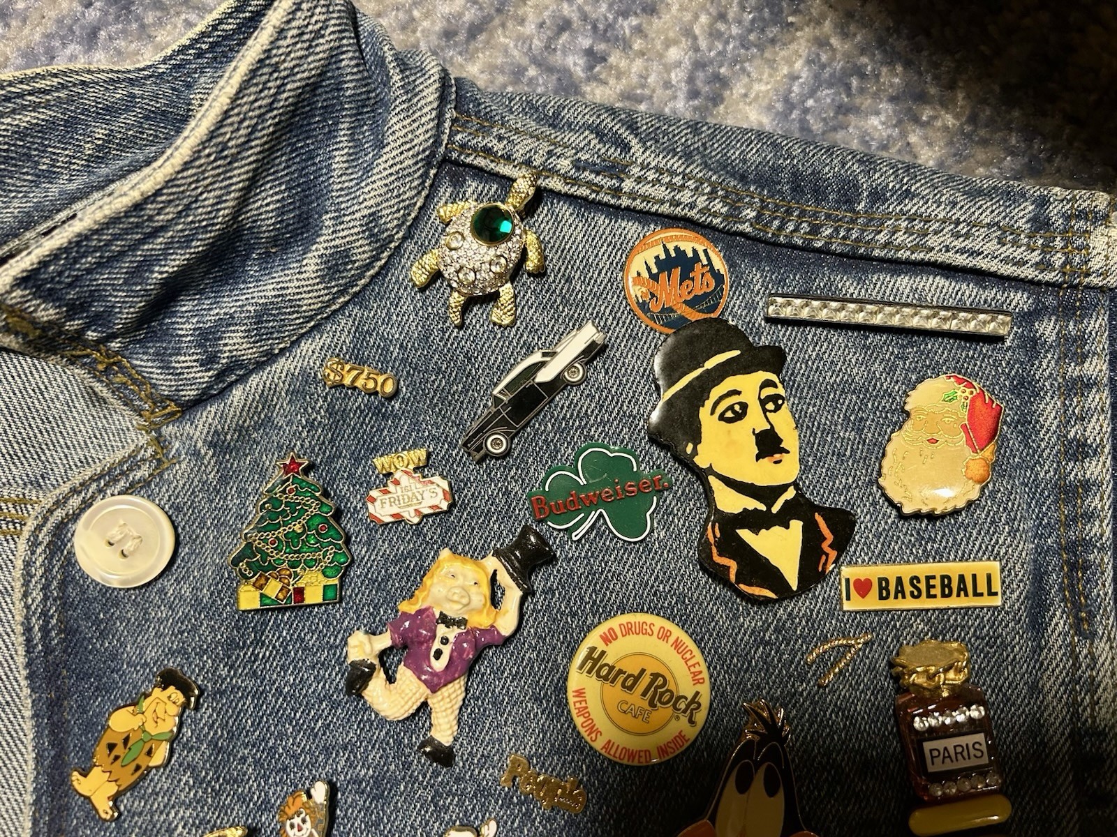 Vintage Kikit Denim Jacket Covered In 116 Vintage Pin & Brooch, See Pictures