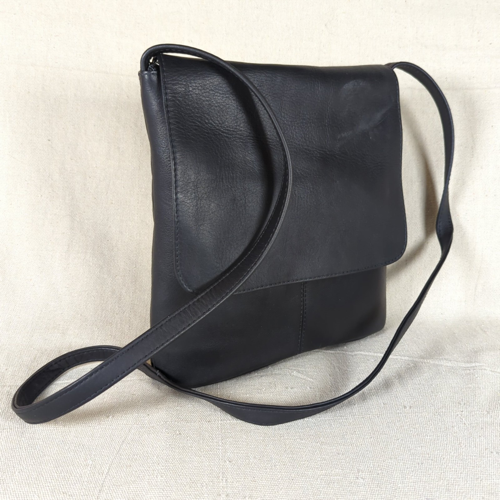 Le Donne Genuine Leather Crossbody Messenger Bag Black Flap Over Zip Purse