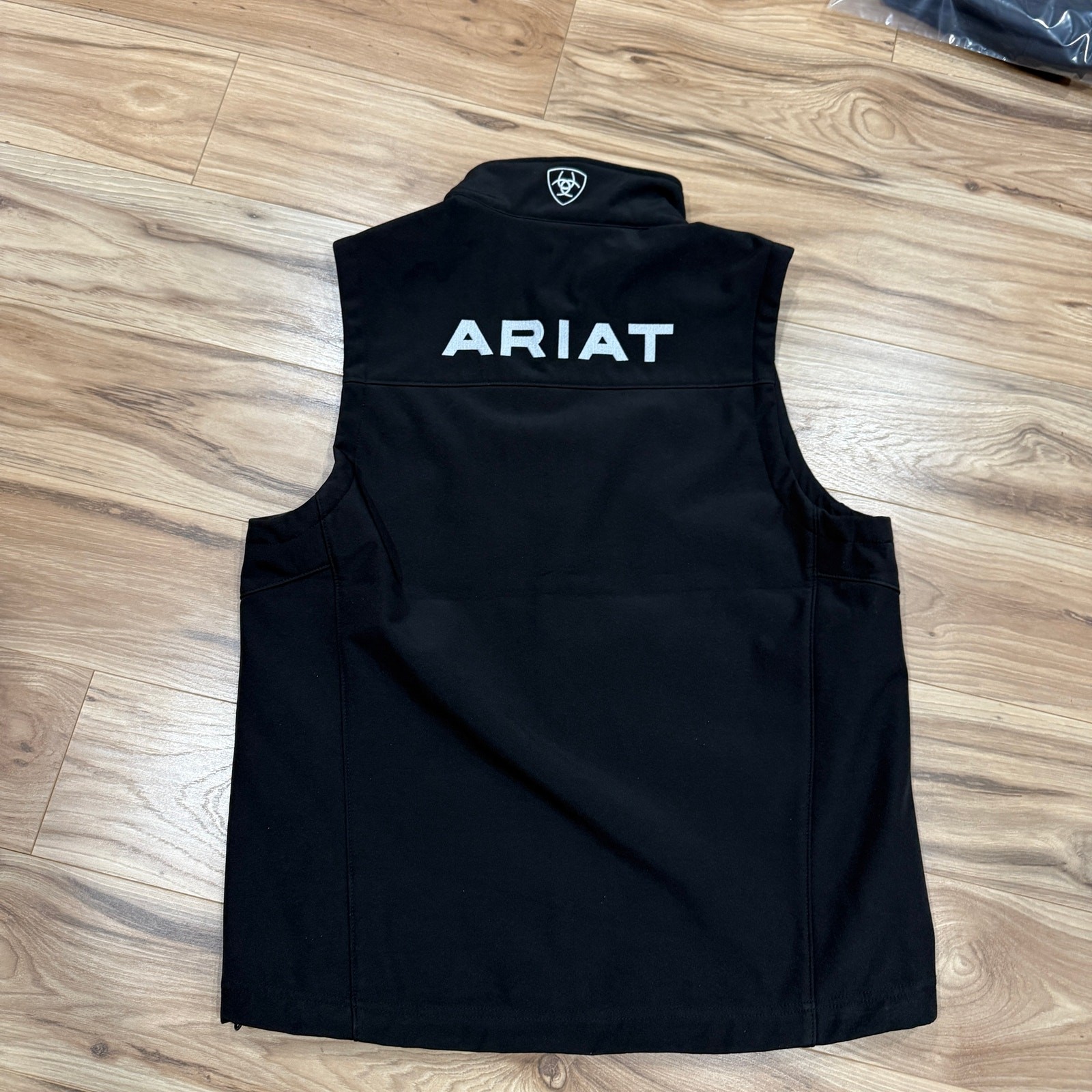 Logo 2.0 Softshell Vest in Black