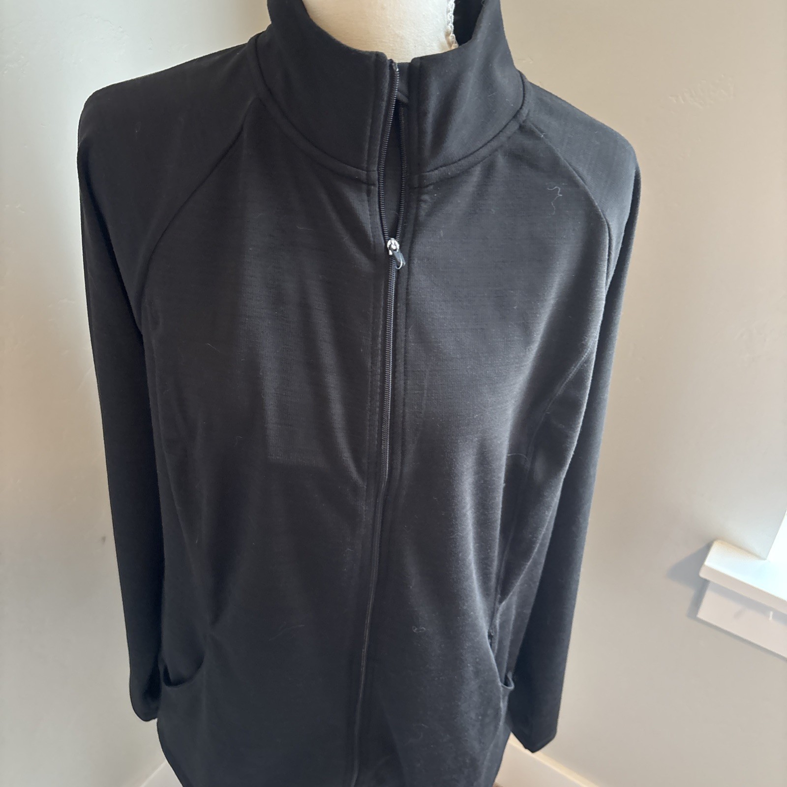 NWT 32 Degree Heat Zip Front Black Activewear Jacket Size Large, layering. NWT.