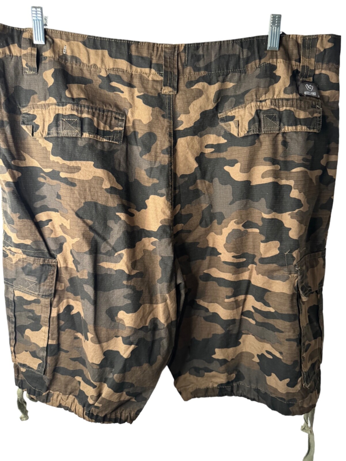 Burnside Men’s Cargo Camouflage Shorts Size 42 inseam 13.5 in
