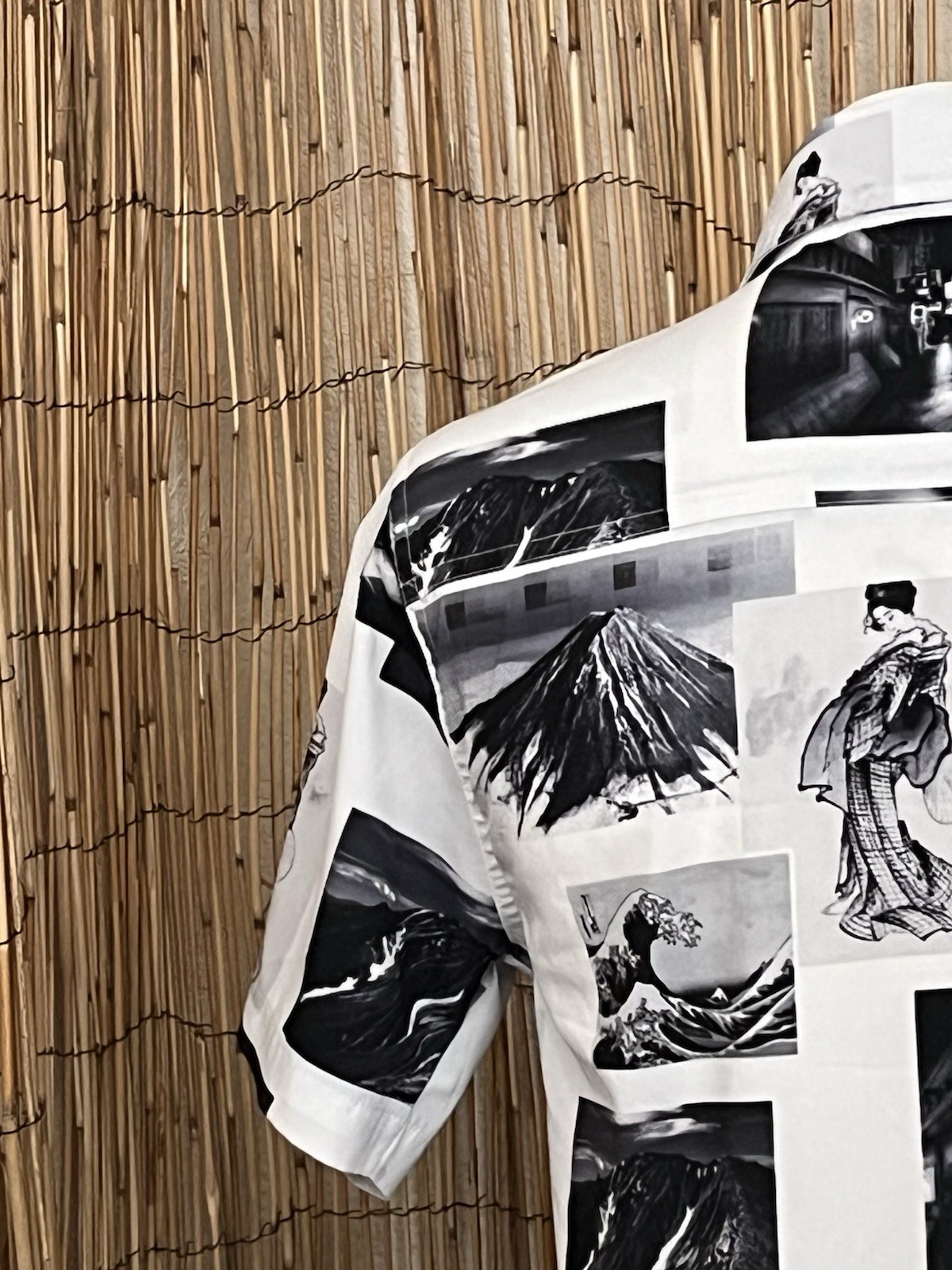 Just Attitude Mens SS Button Up Japan Themed Shirt-Size Small-Poly Spandex Blend