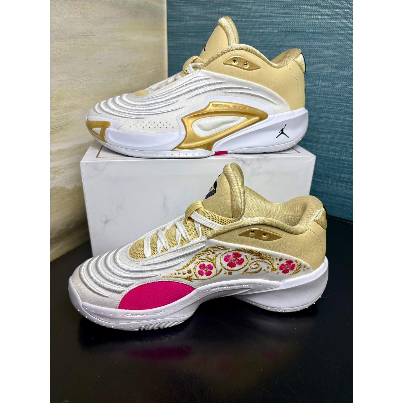 NEW w/out Box – Size 8m/9.5w – Jordan Luka 3 SE ‘El Matador’