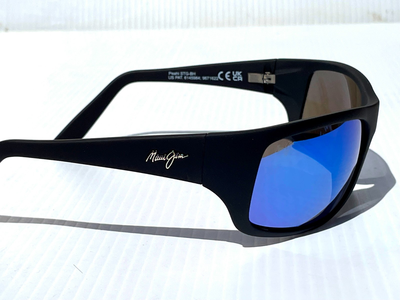 NEW Maui Jim PEAHI Matte Black Rubber POLARIZED Blue GLASS Lens Sunglass B202-2M