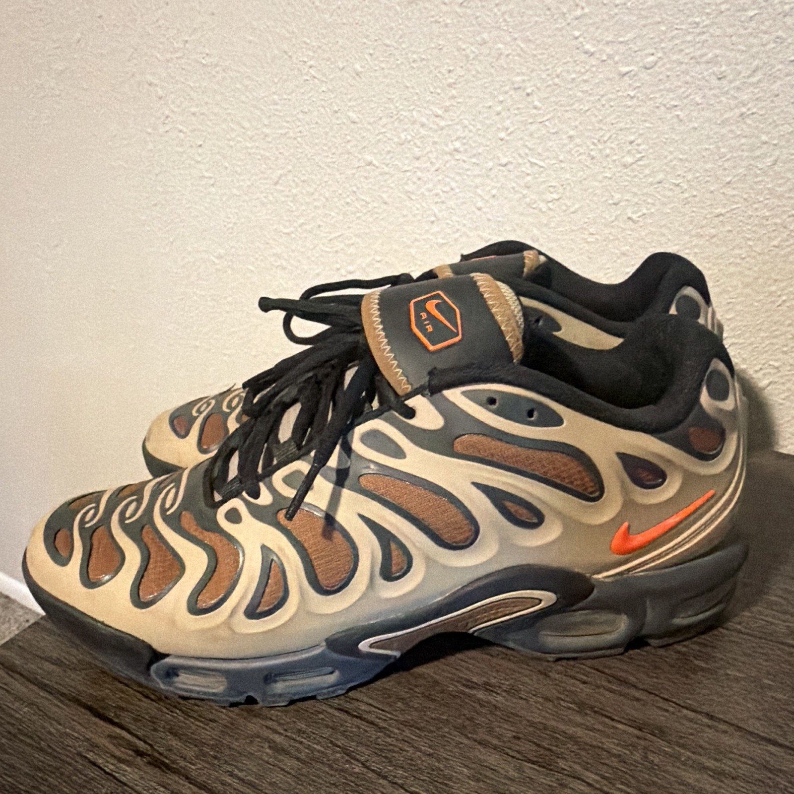Nike Air Max Plus Drift Low Top Lace-Up Sneakers Khaki FZ3041-200