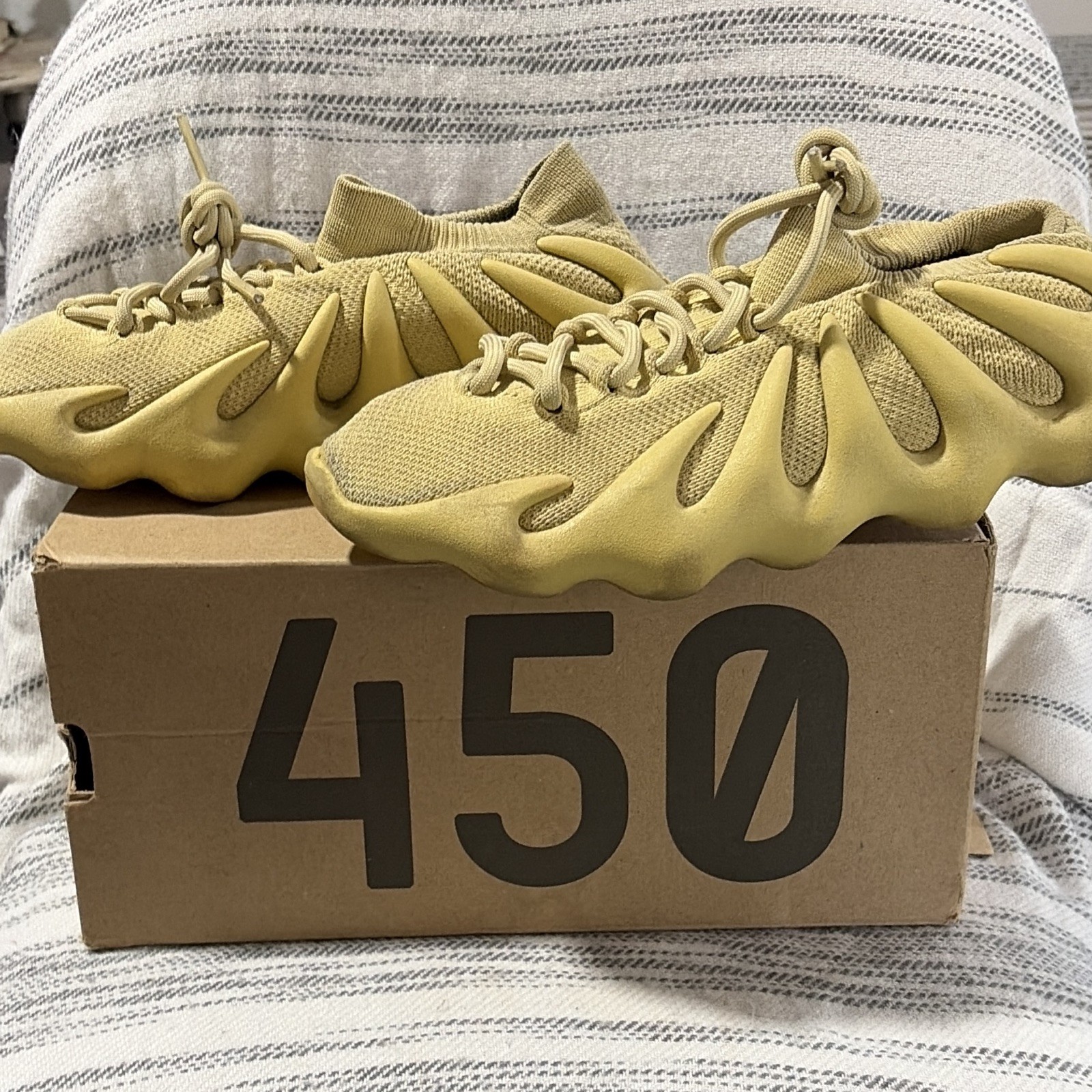 adidas Yeezy 450 Sulfur Yellow Primeknit Low Top Lace-Up Men’s Sneaker