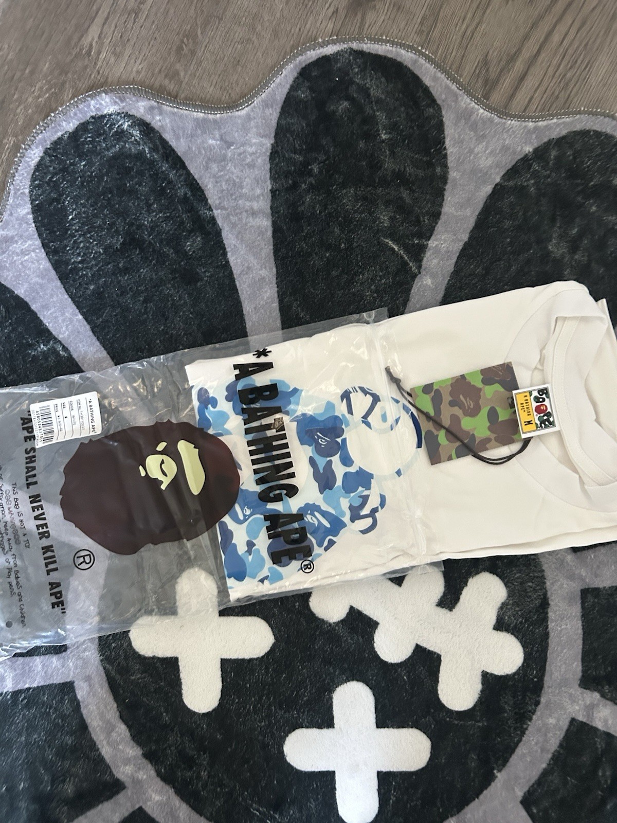 A Bathing Ape Men’s M White/Blue Ape Head Logo Graphic Tee Crew Neck