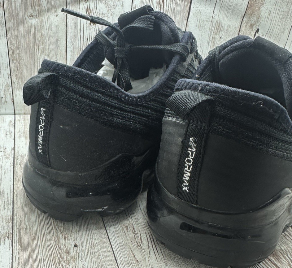 Nike Boys Air VaporMax Flyknit 3 BQ5238-001 Black Running Shoes Sz 6.5Y