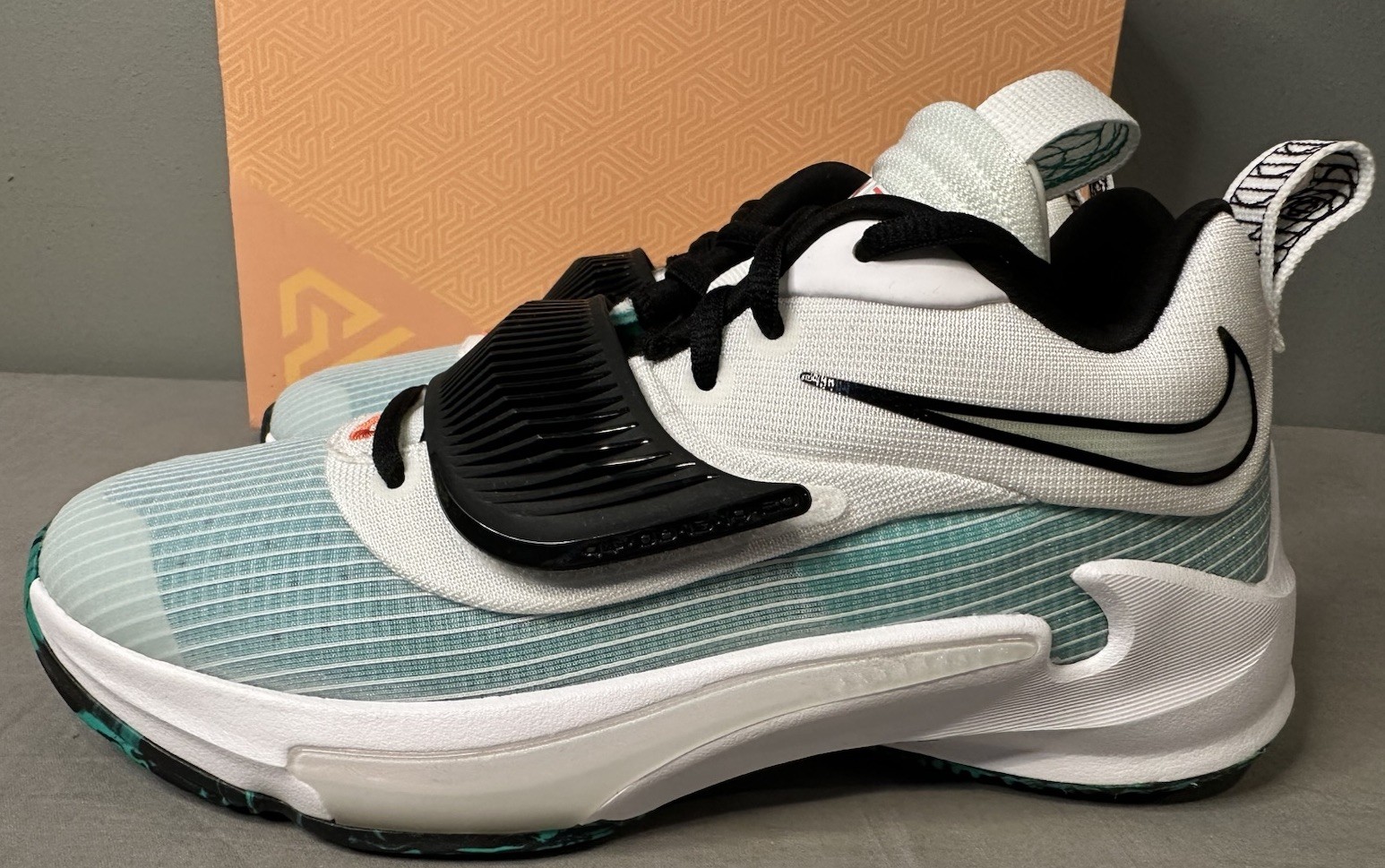 Nike Zoom Freak 3 (GS) Clear Emerald Sneakers DB4158-101 Youth Size 5Y