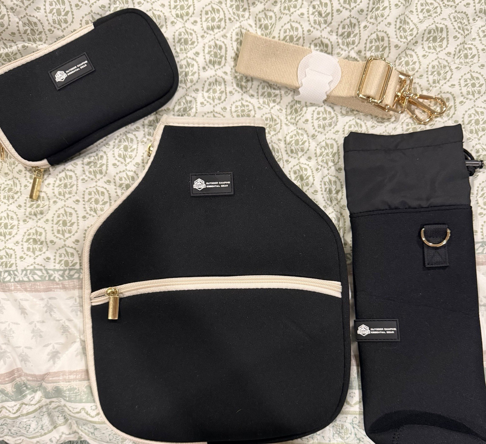 Icegear Black Medium Crossbody Zip Pouch Bag Set Adjustable Beige Strap Gold