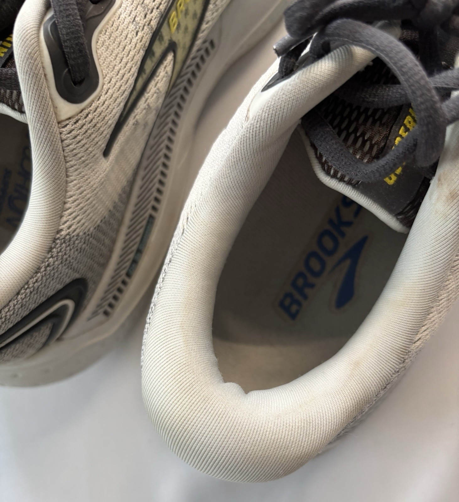 Brooks Running Shoes Men’s Glycerin GTS 21 Coconut Forged Iron Yellow Size 9