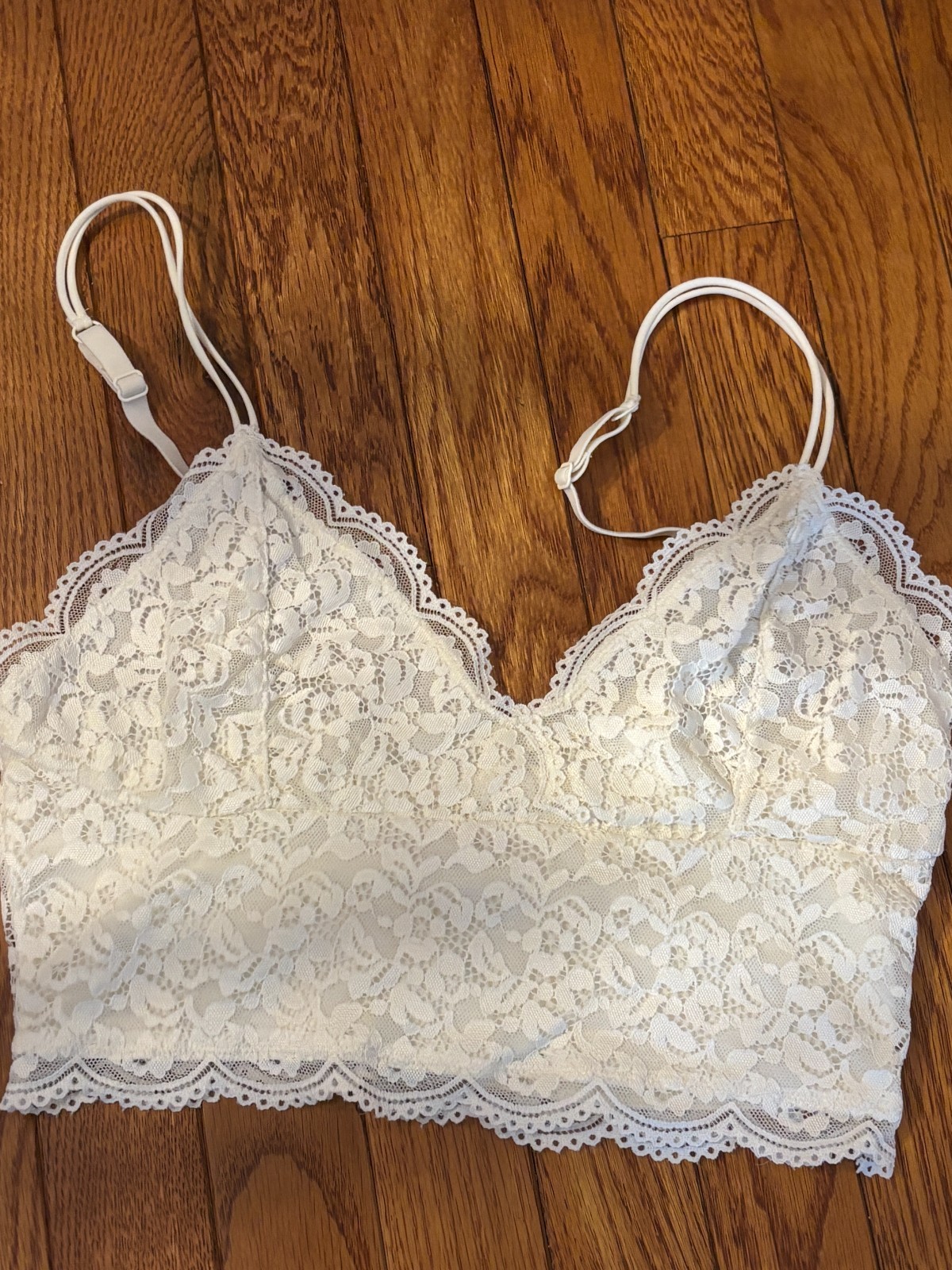 SO 1 White and 1 Black Lace Bralette Crop Top Women’s Size M Lined-NICE
