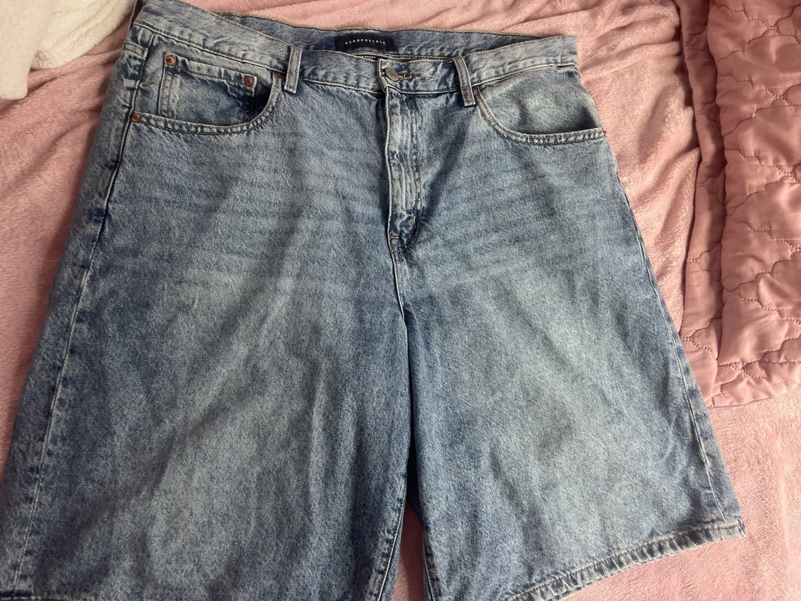 Aeropostal women Blue Medium Wash Denim Shorts Relaxed Fit 10″ Inseam Zip