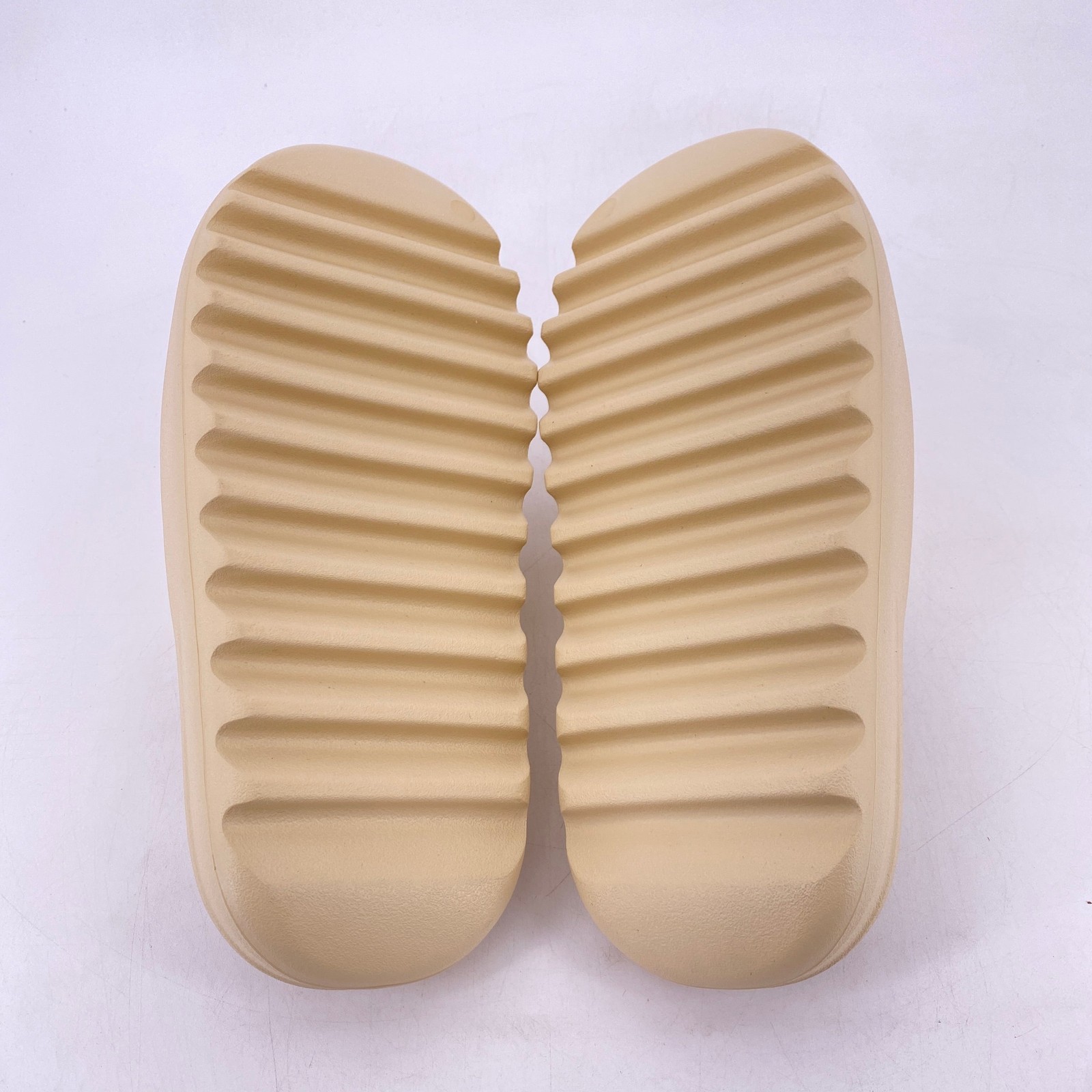 Yeezy Slide “BONE” 2022 – Size 10 – fz5897 (15166-11)