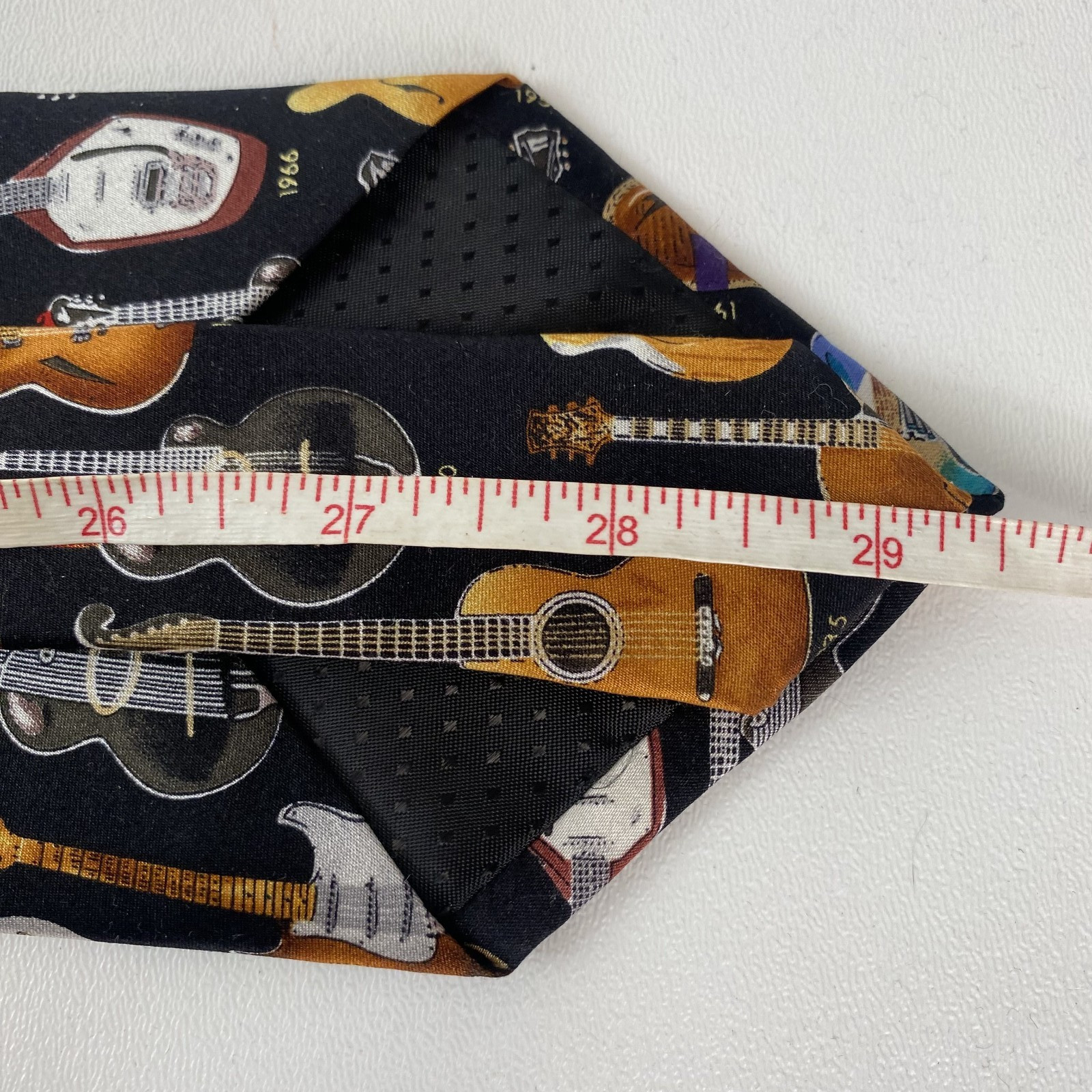 Classic Guitars 1910-1995 Museum Artifacts Mens Neck Tie All Silk 4″ x 59″
