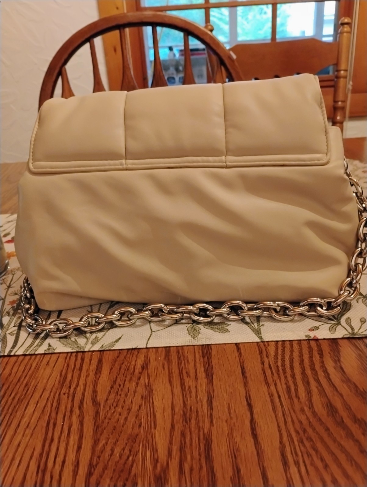 H&M QUILTED SHOULDER BAG! IN GREAT CONDITION! 😁