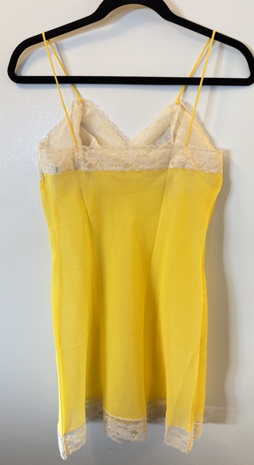 Bali Fischer Vintage Canary Yellow Beige Lace Polyester Full Slip Size 32 NWOT