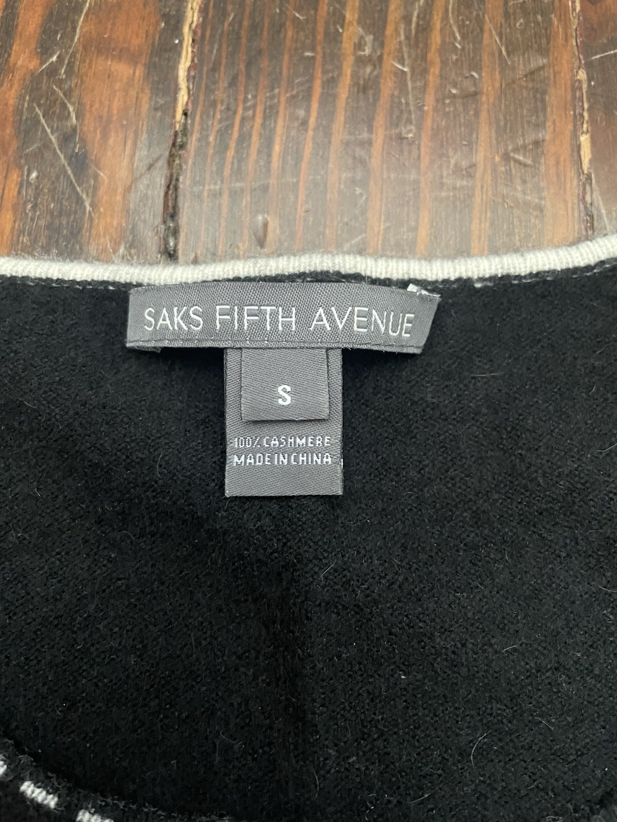 Saks Fifth Avenue 100% Cashmere Black White Piping Short Sleeve Tee Size Small
